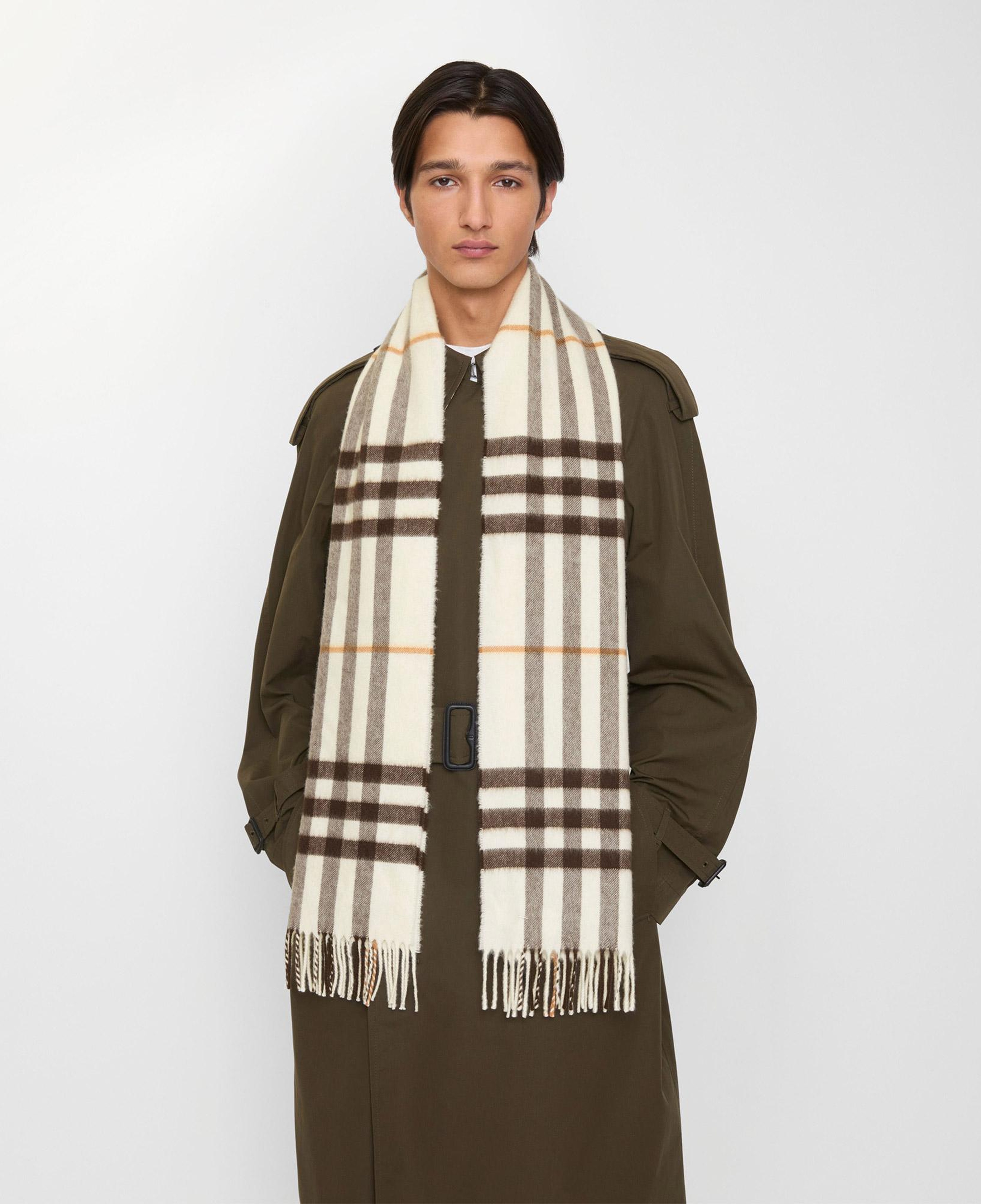 Burberry Giant Check Kadın Beyaz Atkı