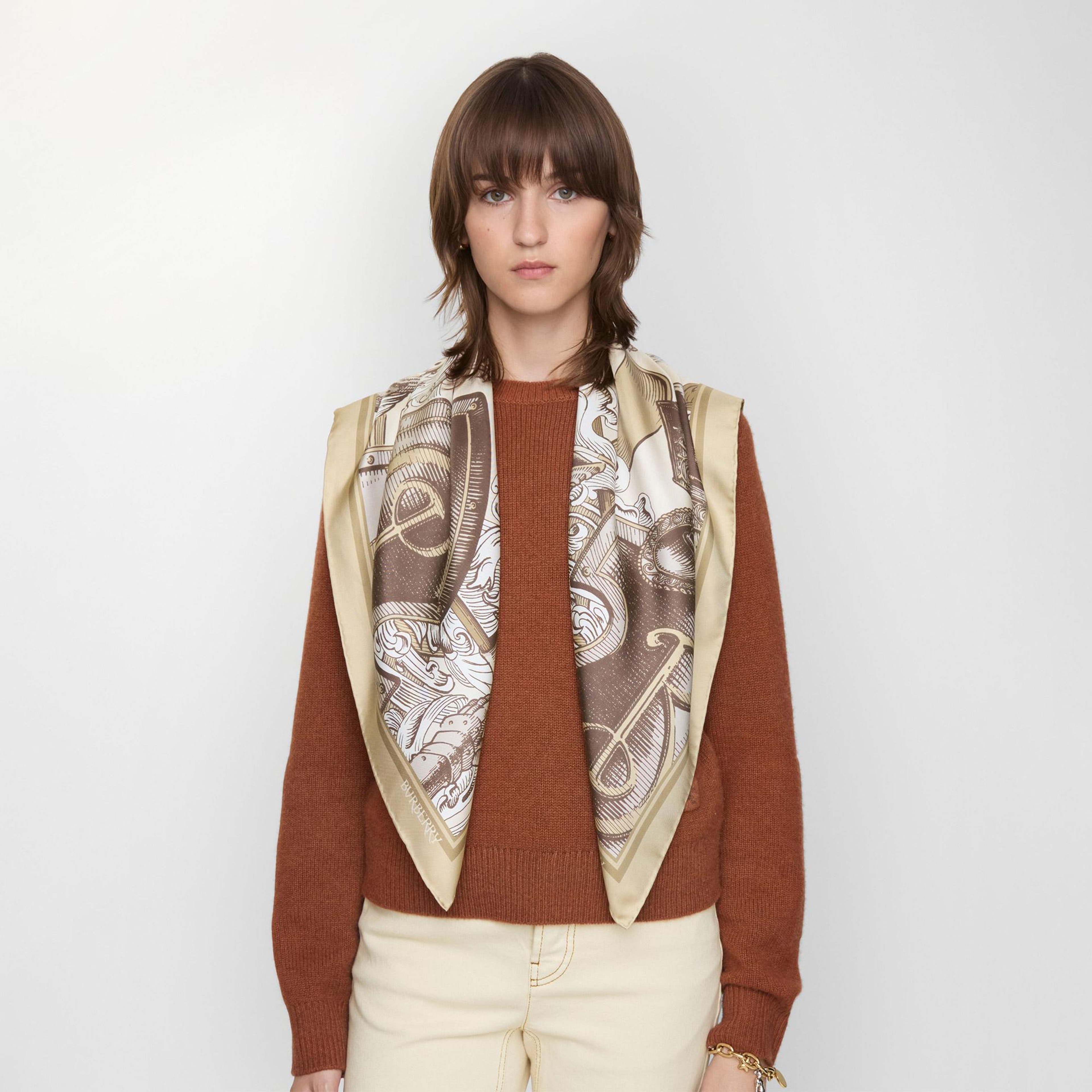 Burberry Etched Knight Kadın Bej Eşarp