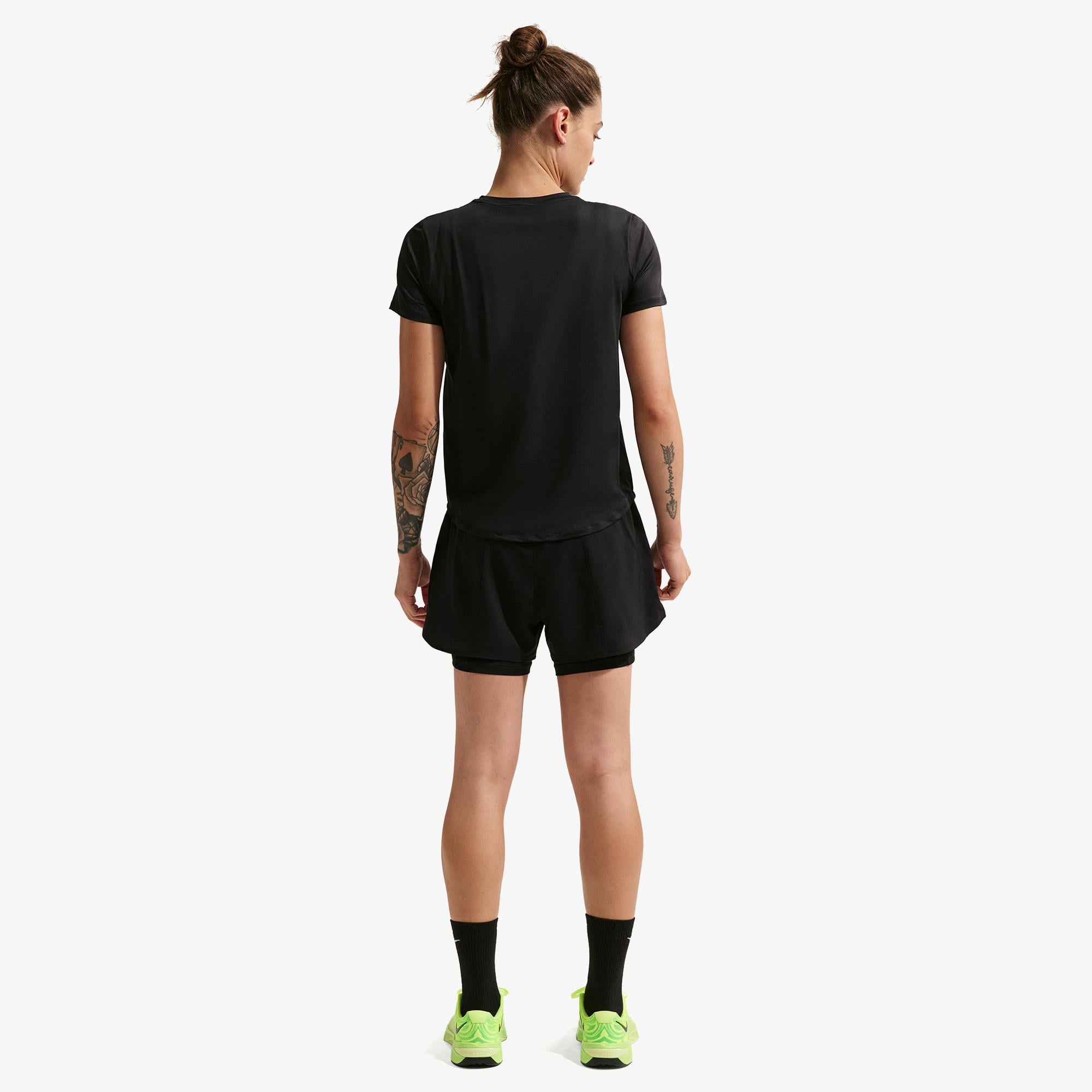 Nike One Classic Dri-Fit Kadın Siyah T-Shirt