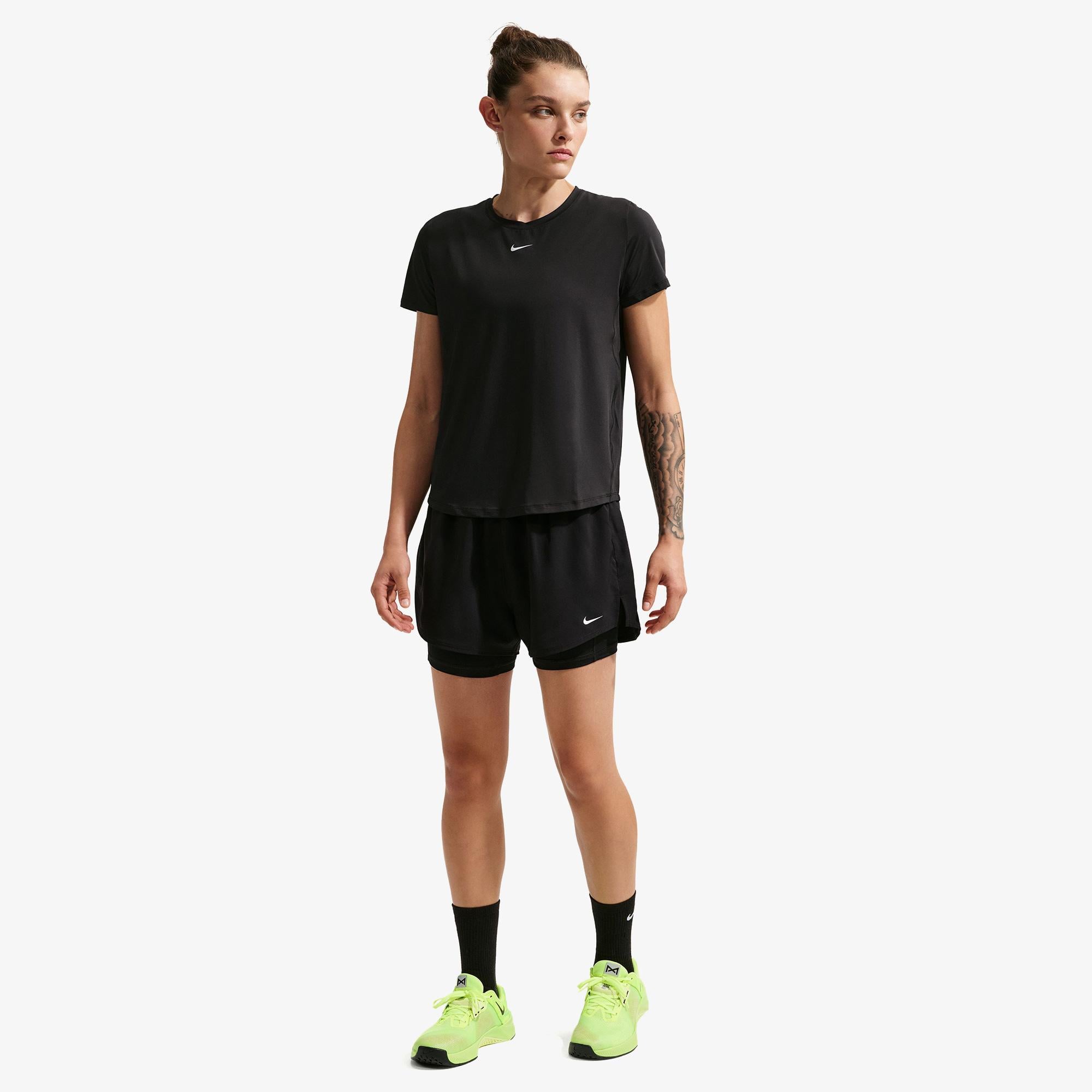 Nike One Classic Dri-Fit Kadın Siyah T-Shirt