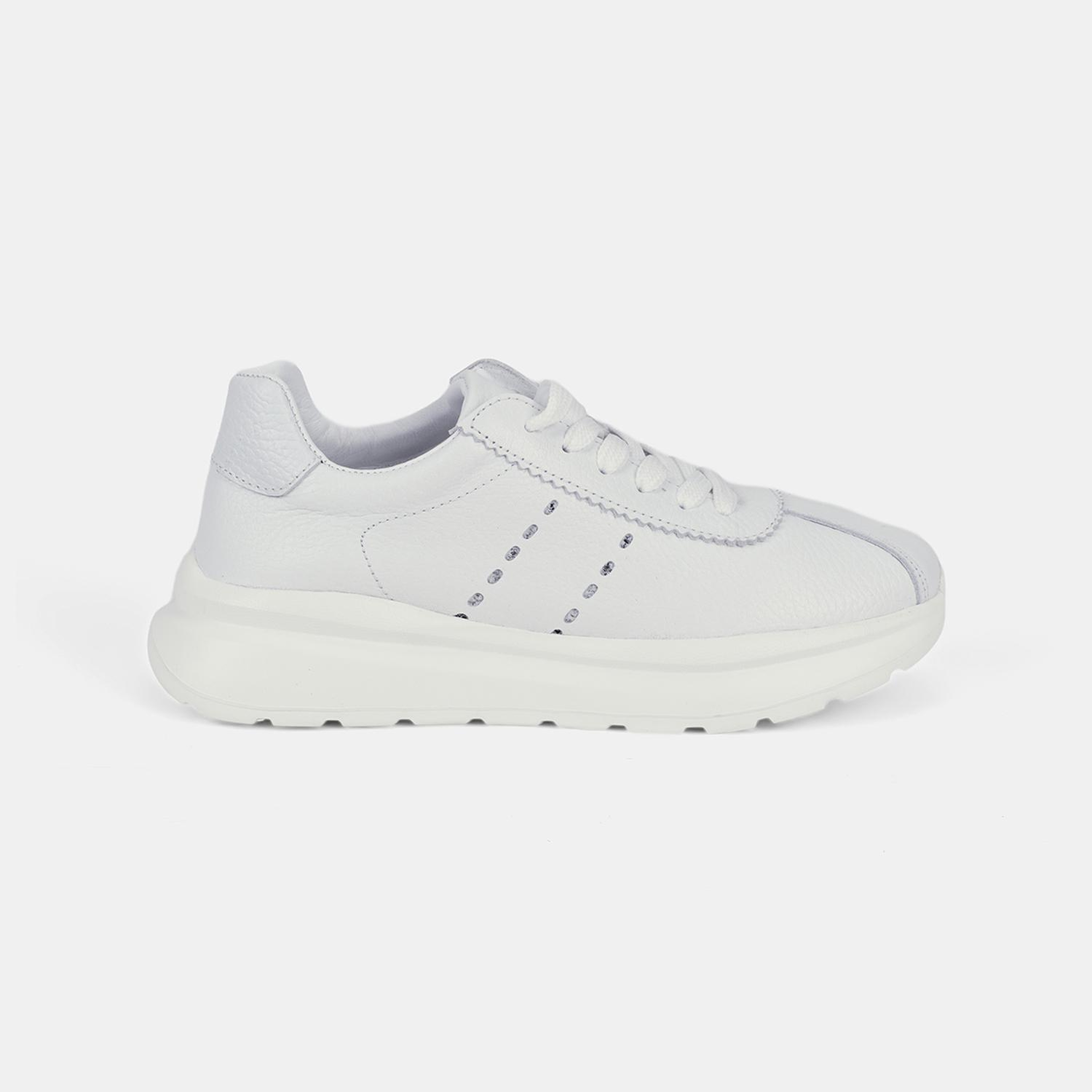 Kadın Beyaz Bağcıklı Kalın Tabanlı Deri Sneaker