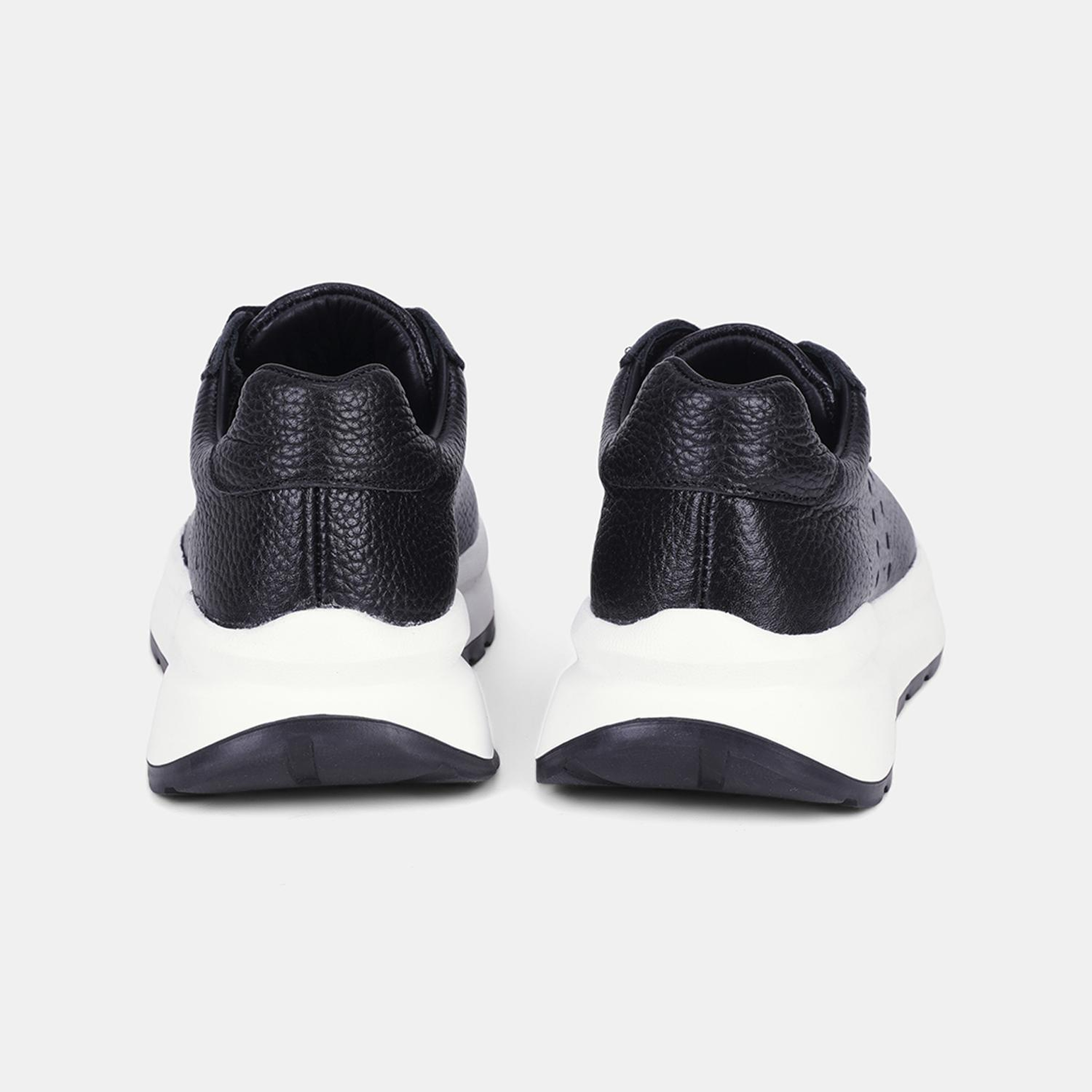 Kadın Siyah Bağcıklı Kalın Tabanlı Deri Sneaker