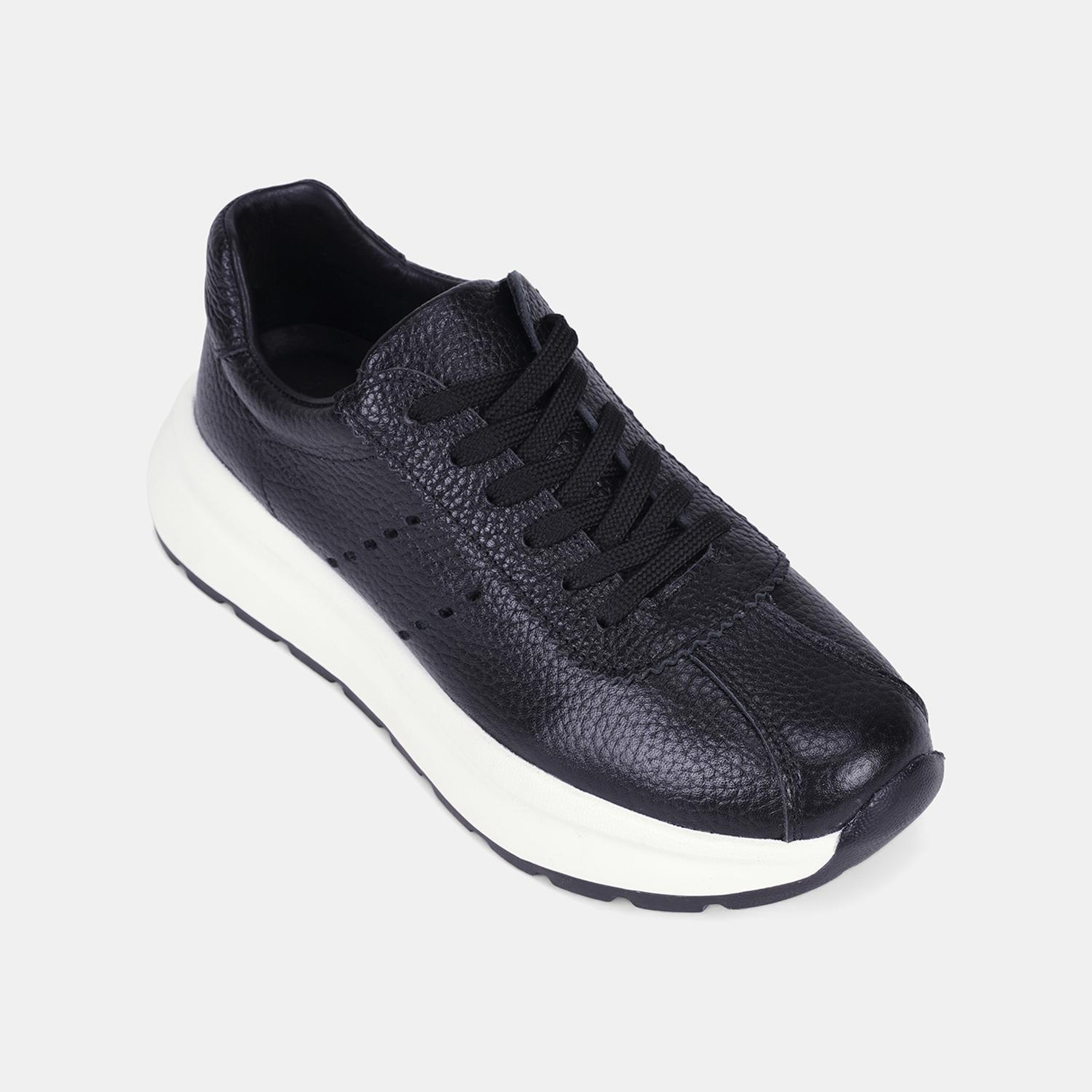 Kadın Siyah Bağcıklı Kalın Tabanlı Deri Sneaker