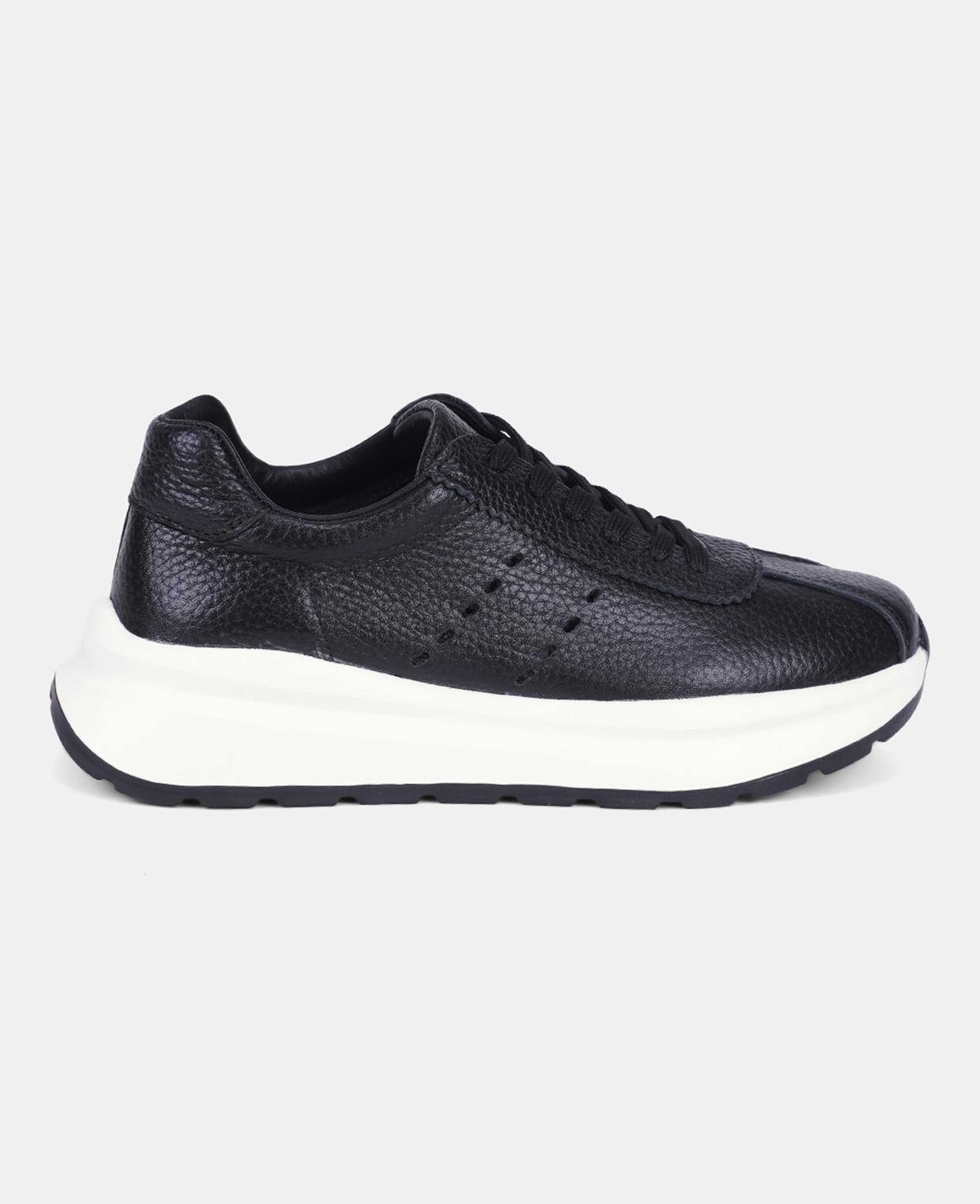 Kadın Siyah Bağcıklı Kalın Tabanlı Deri Sneaker