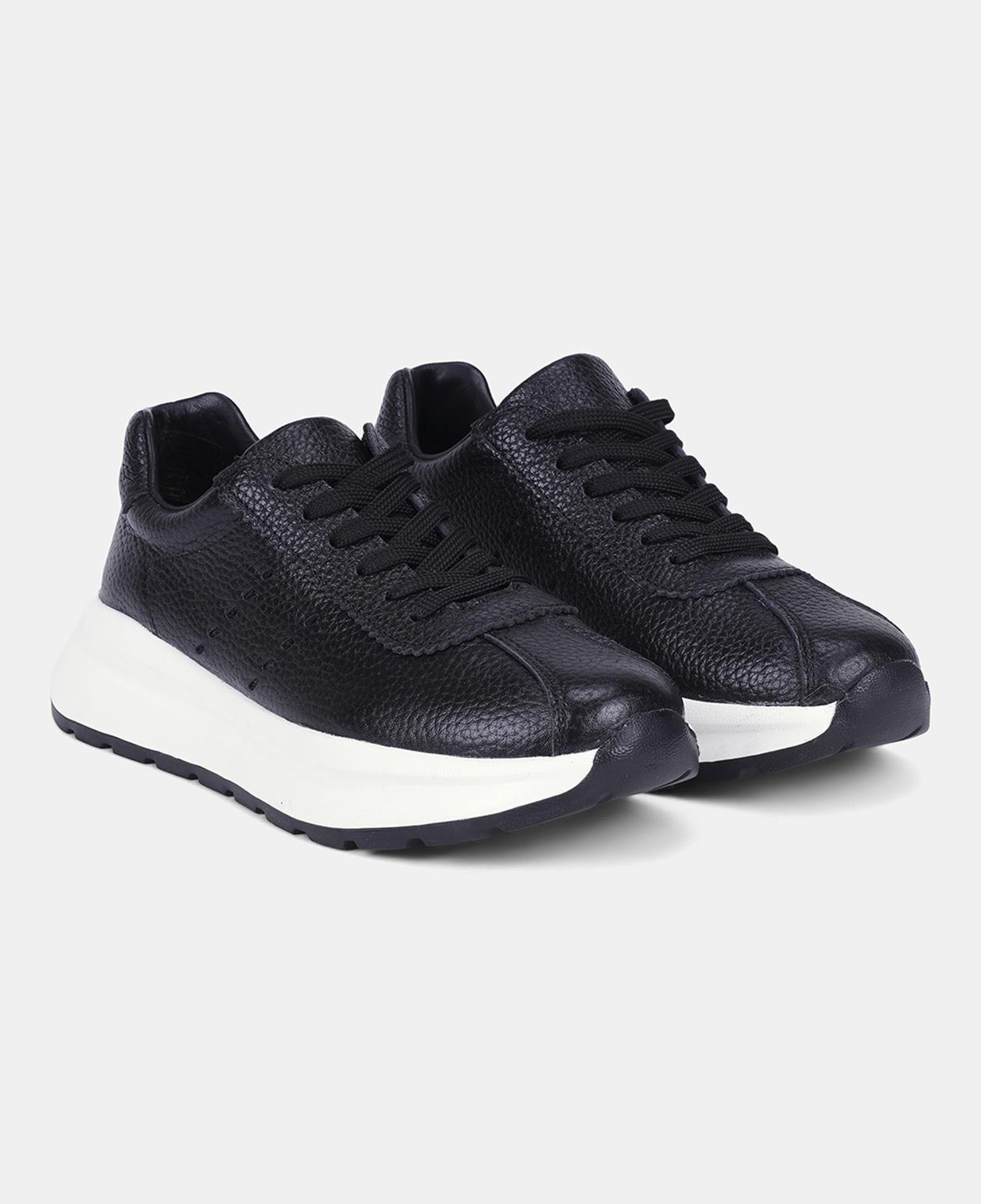 Kadın Siyah Bağcıklı Kalın Tabanlı Deri Sneaker