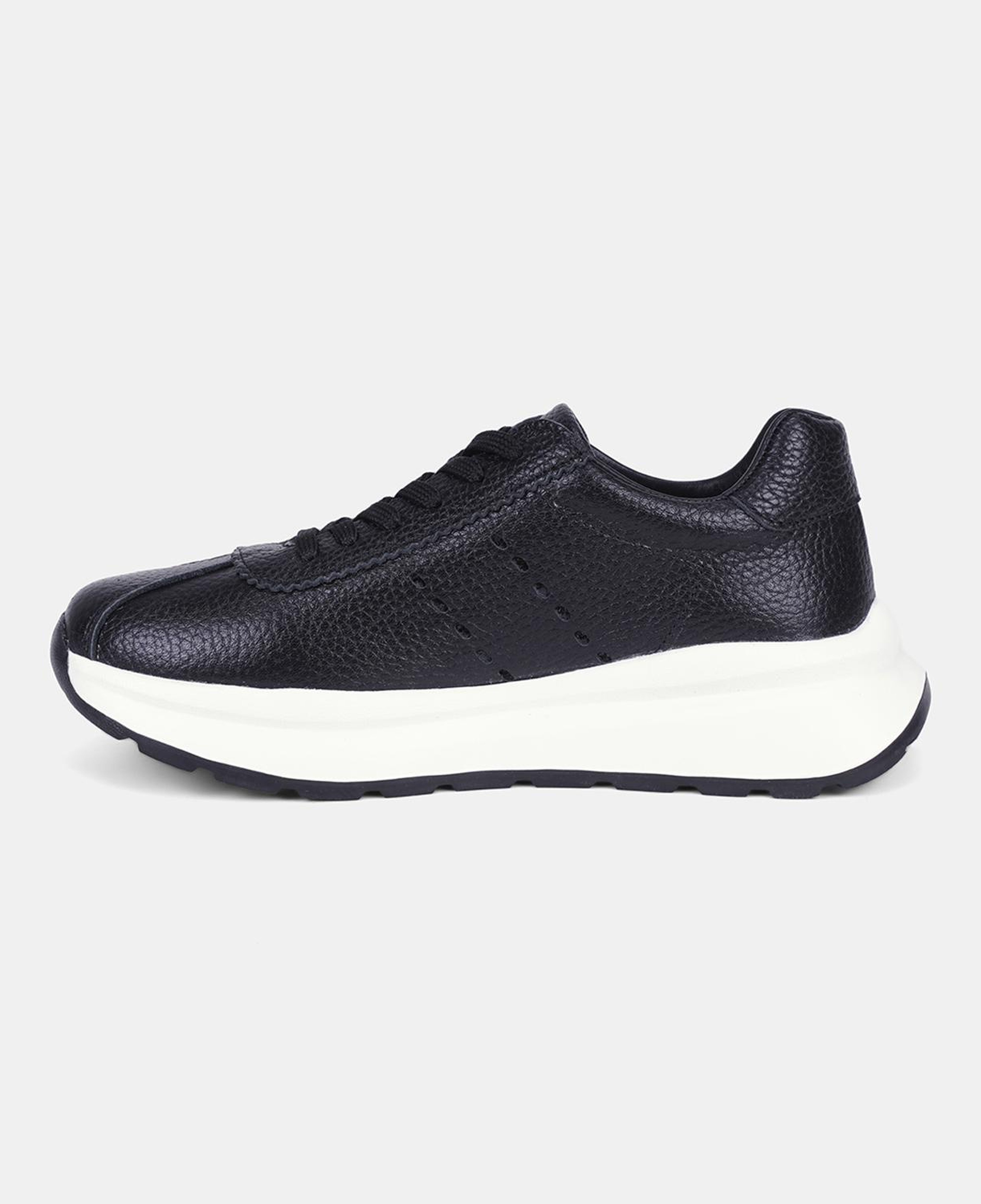 Kadın Siyah Bağcıklı Kalın Tabanlı Deri Sneaker