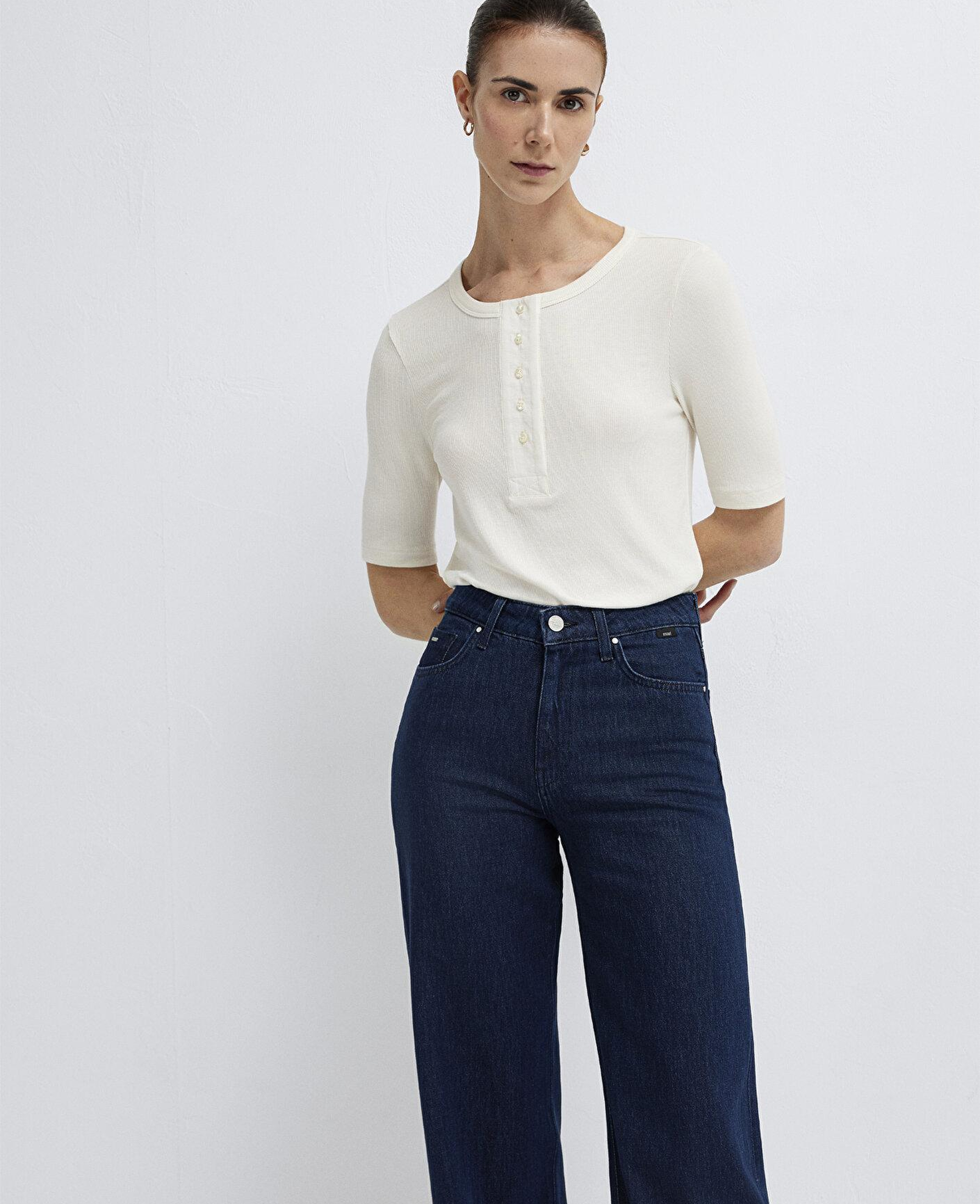 Mavi Düğmeli Ekru Tişört Semi Slim Fit / Yarı Dar Kesim 1614110-70048