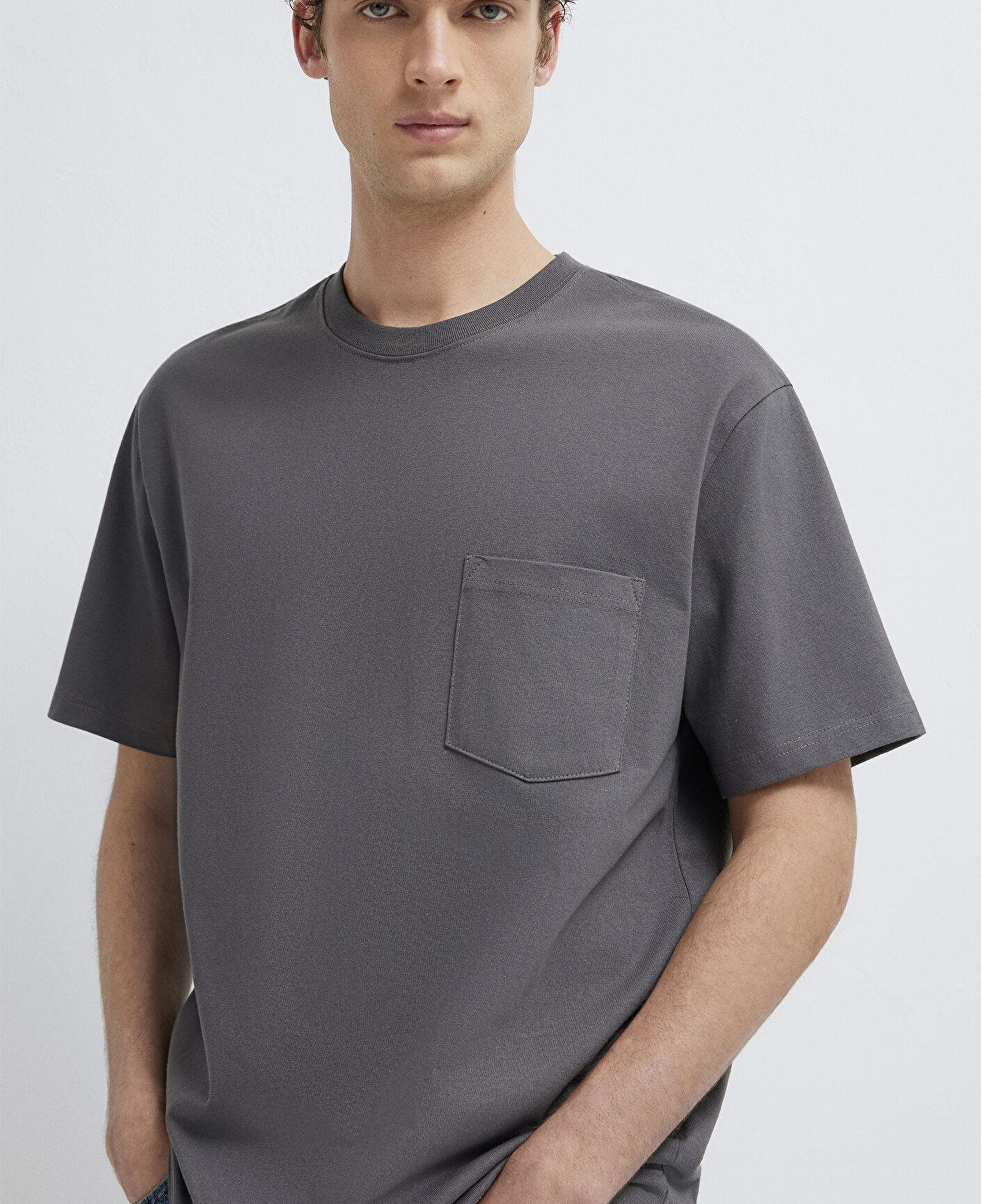 Mavi Cep Detaylı Gri Basic Tişört Loose Fit / Bol Rahat Kesim 066248-85309