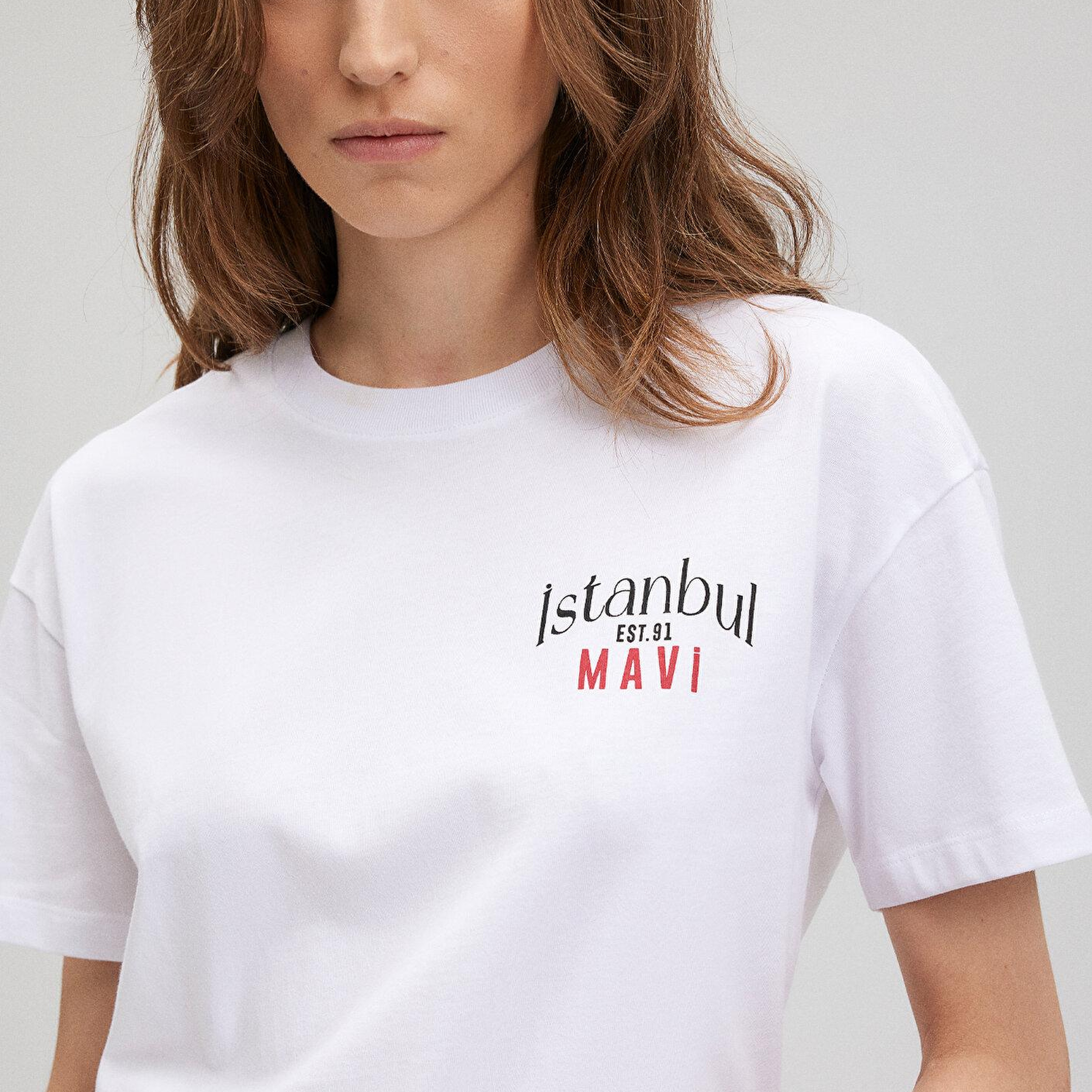 Mavi İstanbul Baskılı Beyaz Tişört Loose Fit / Bol Rahat Kesim 1612843-620