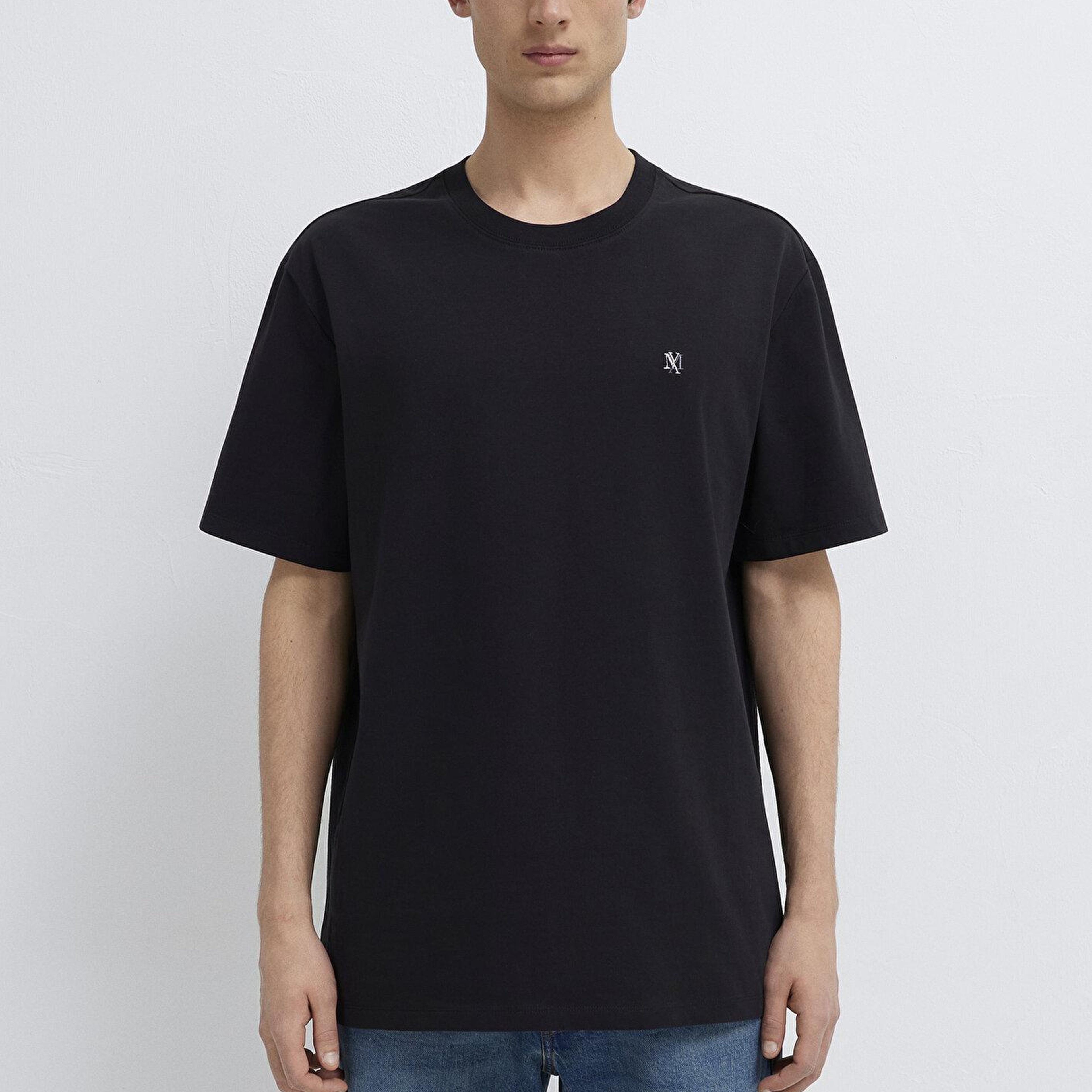 Mavi Mavi Mühür Logo Nakışlı Siyah Tişört Loose Fit / Bol Rahat Kesim 0613436-900