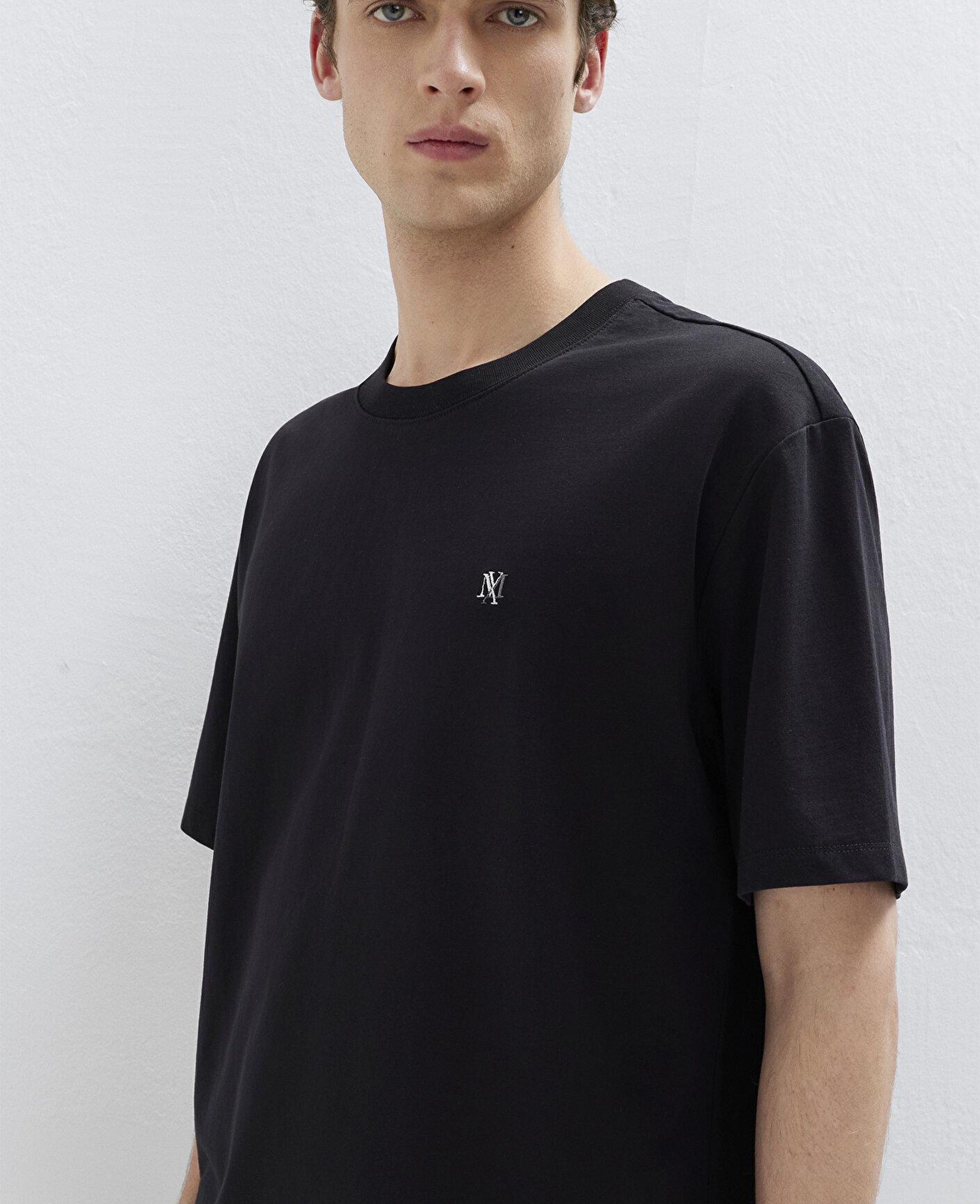 Mavi Mavi Mühür Logo Nakışlı Siyah Tişört Loose Fit / Bol Rahat Kesim 0613436-900