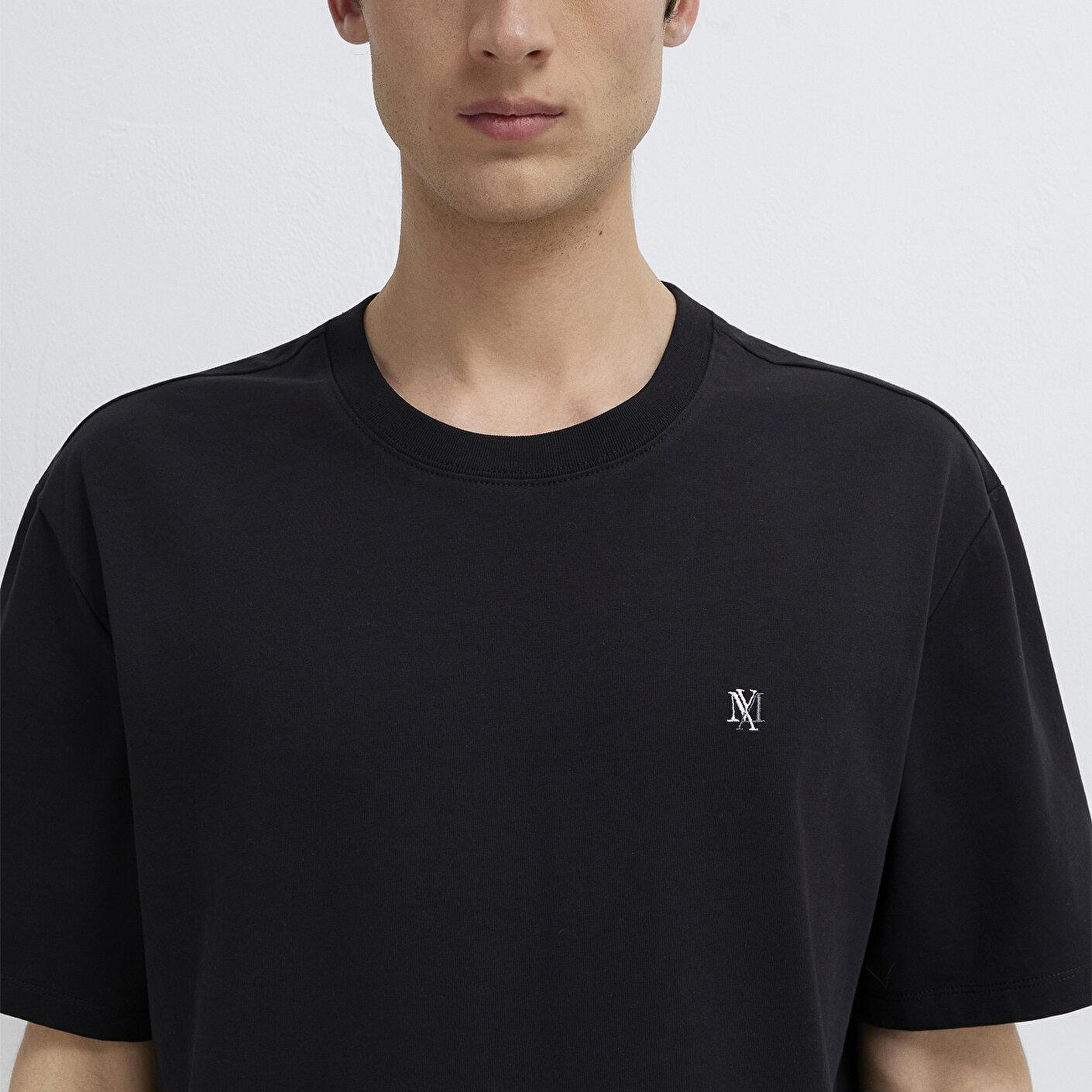 Mavi Mavi Mühür Logo Nakışlı Siyah Tişört Loose Fit / Bol Rahat Kesim 0613436-900