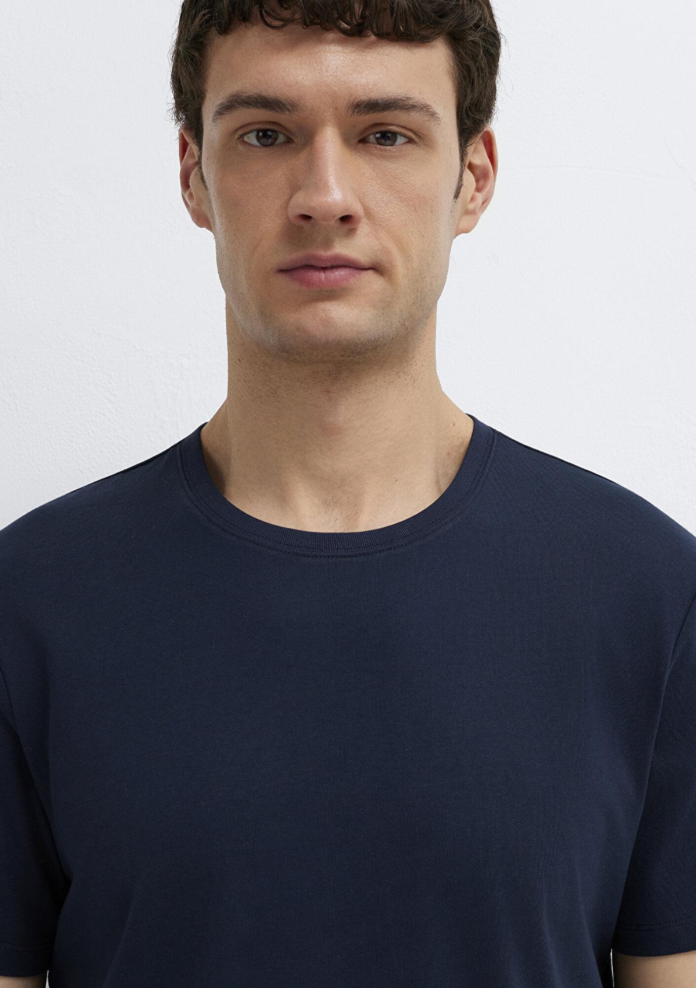 Mavi Lacivert Basic Tişört Slim Fit / Dar Kesim 0613437-70490