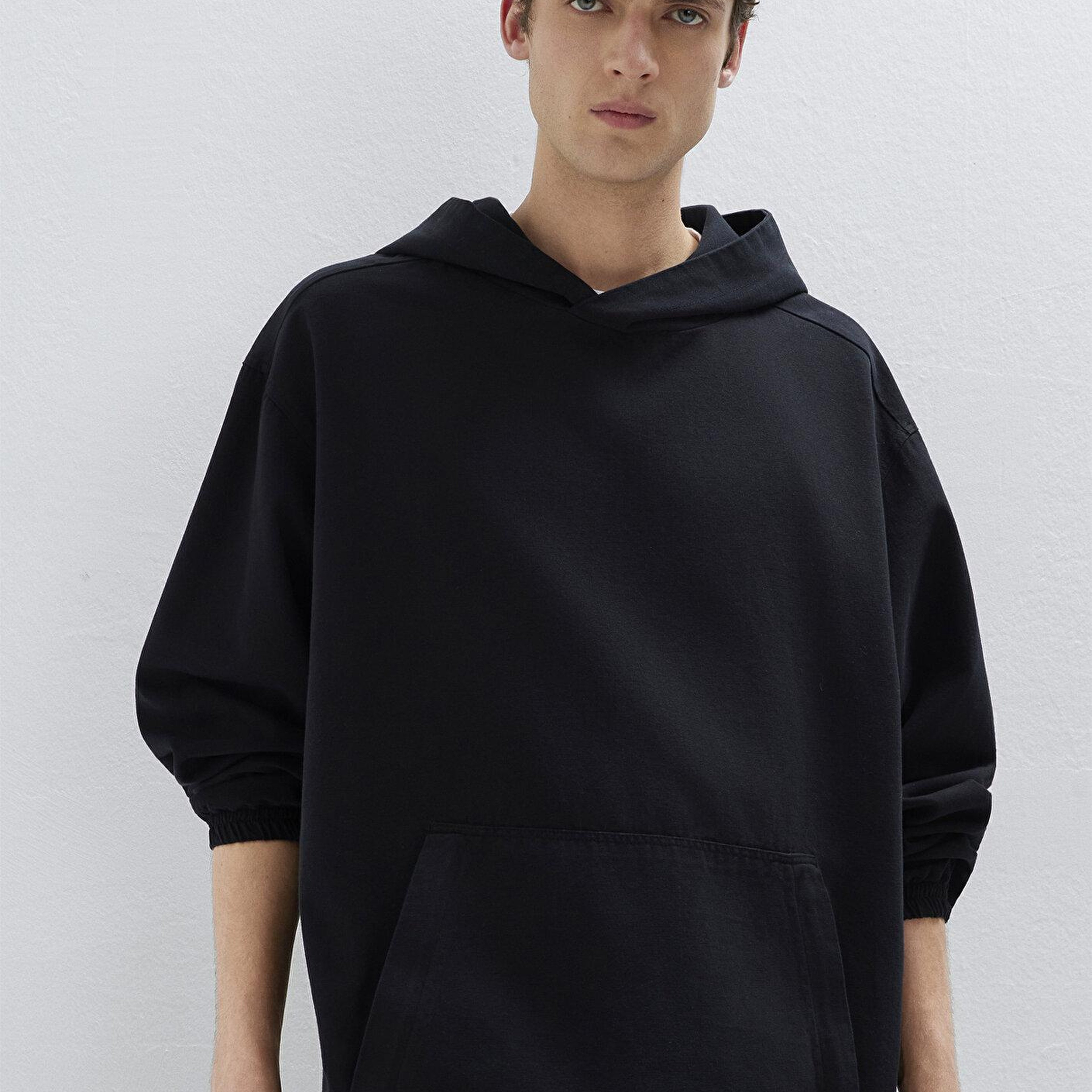 Mavi Kapüşonlu Siyah Sweatshirt 0211907-82128