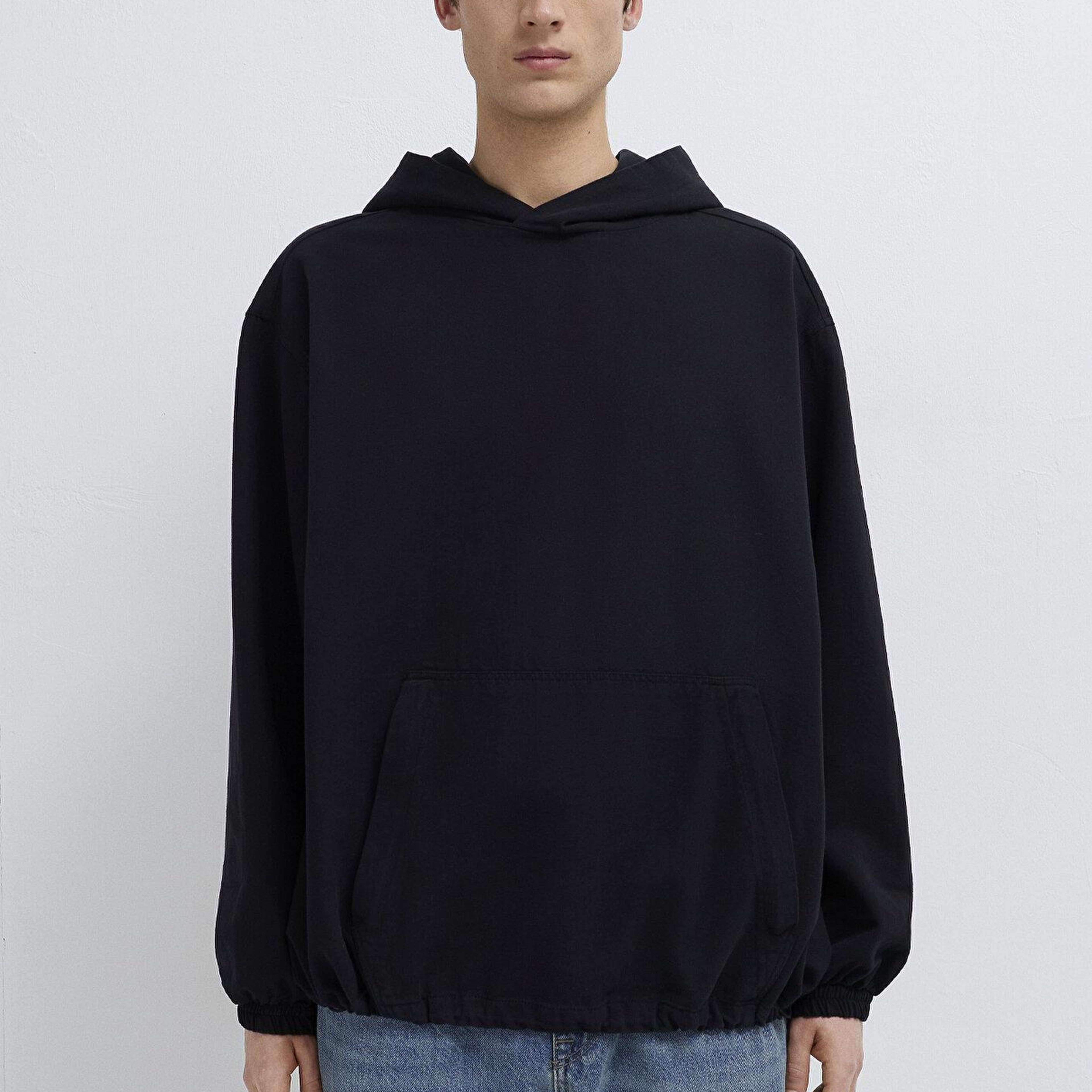 Mavi Kapüşonlu Siyah Sweatshirt 0211907-82128