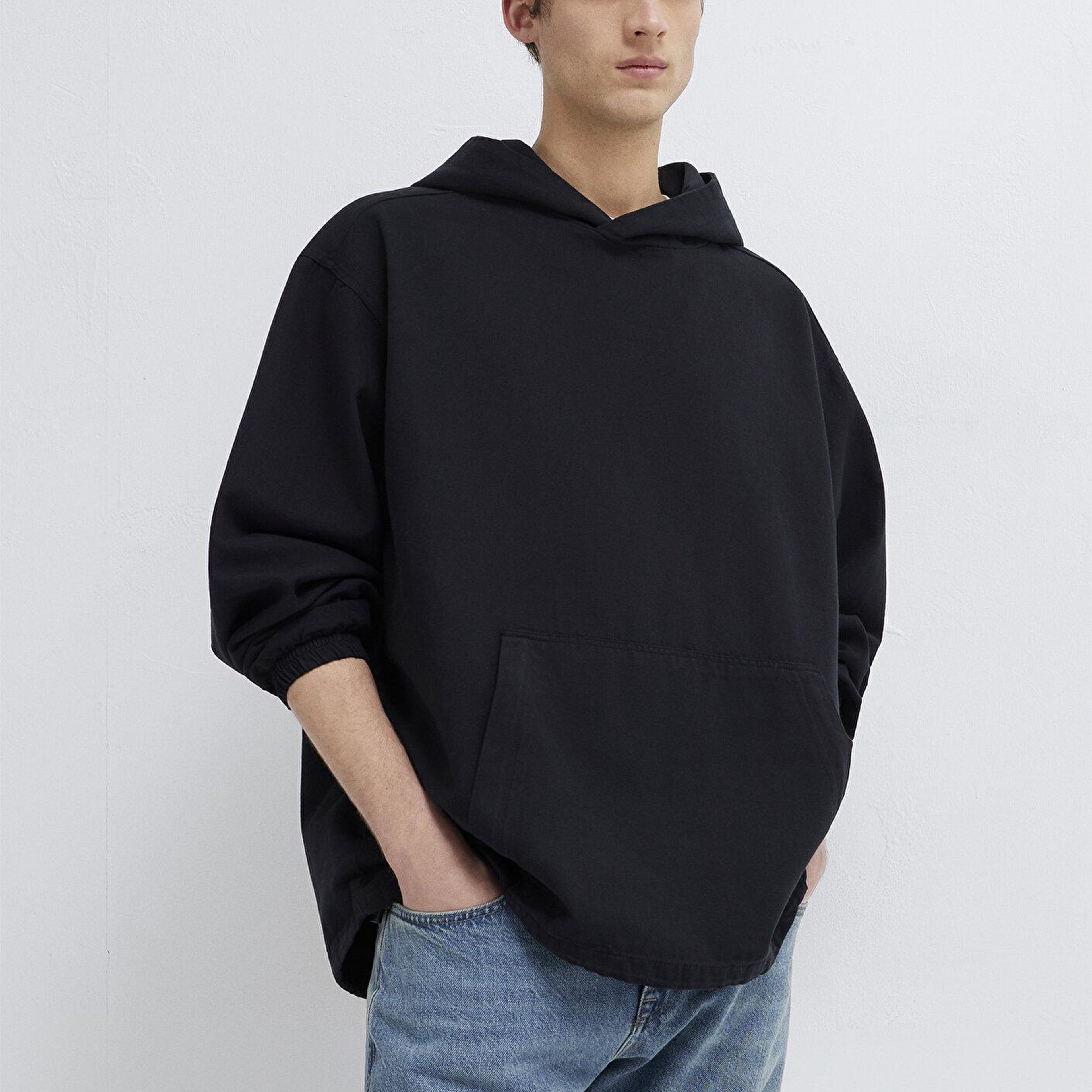 Mavi Kapüşonlu Siyah Sweatshirt 0211907-82128