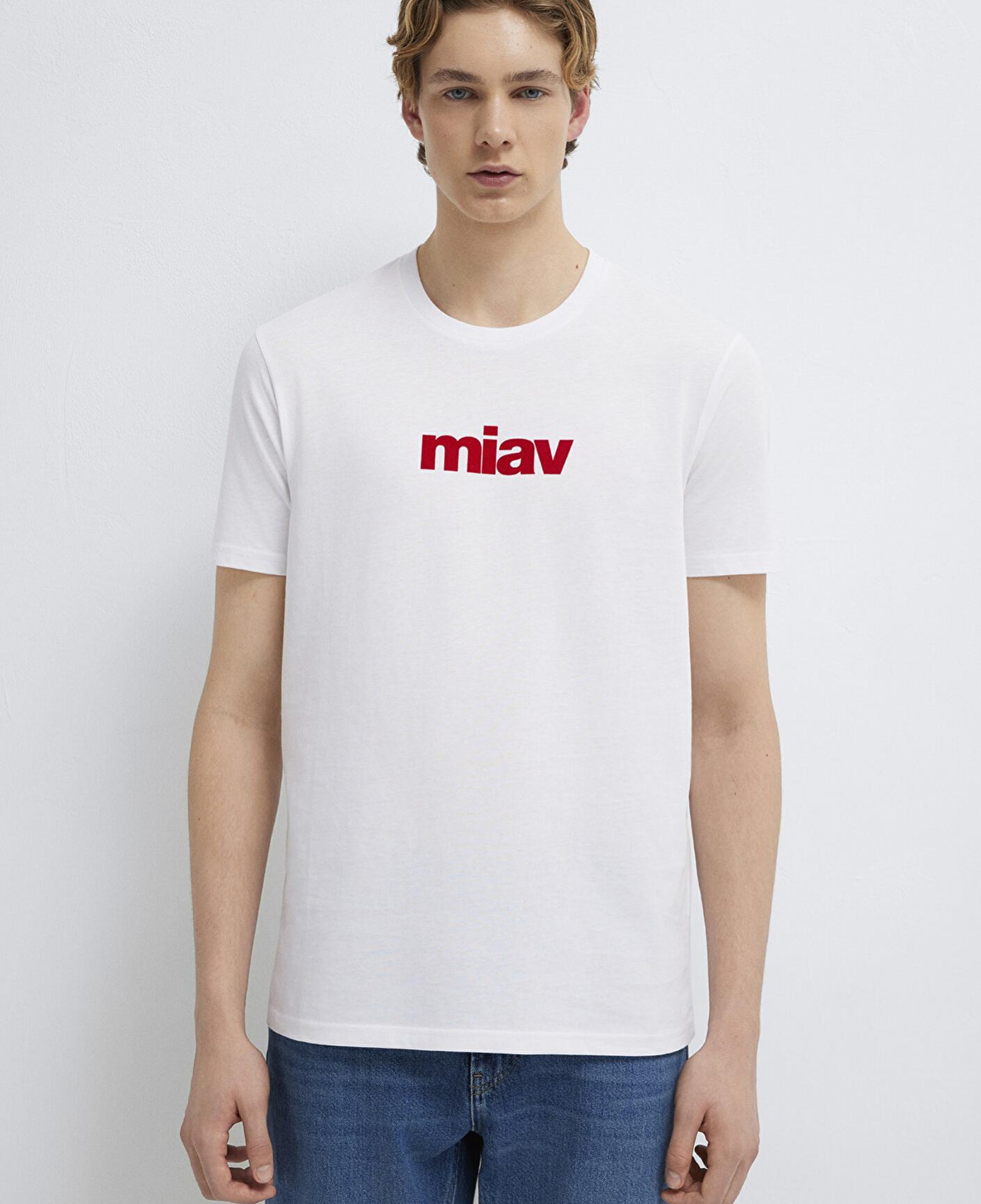 Mavi Kırmızı Miav Baskılı Beyaz Tişört Regular Fit / Normal Kesim 067153-622