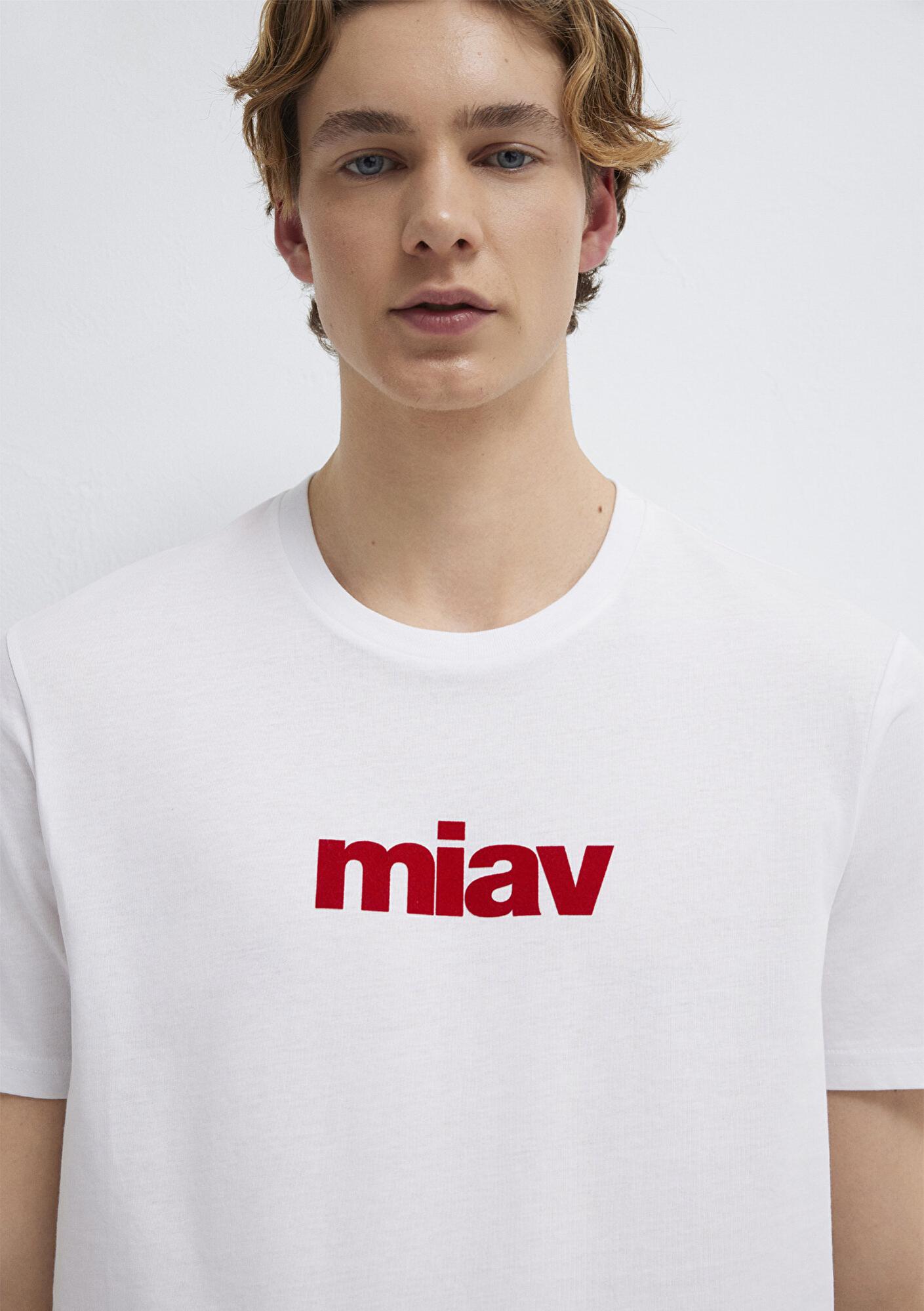 Mavi Kırmızı Miav Baskılı Beyaz Tişört Regular Fit / Normal Kesim 067153-622