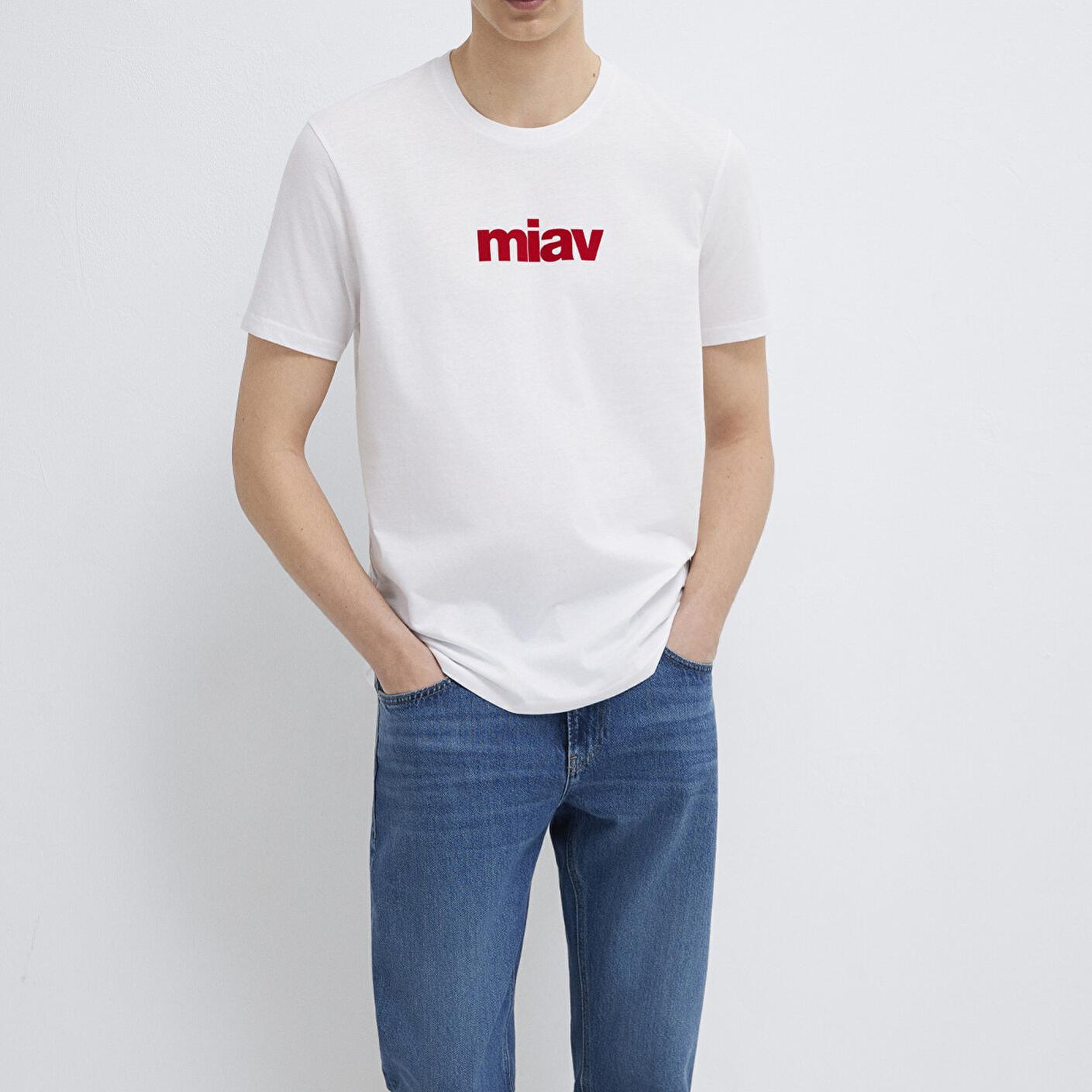 Mavi Kırmızı Miav Baskılı Beyaz Tişört Regular Fit / Normal Kesim 067153-622