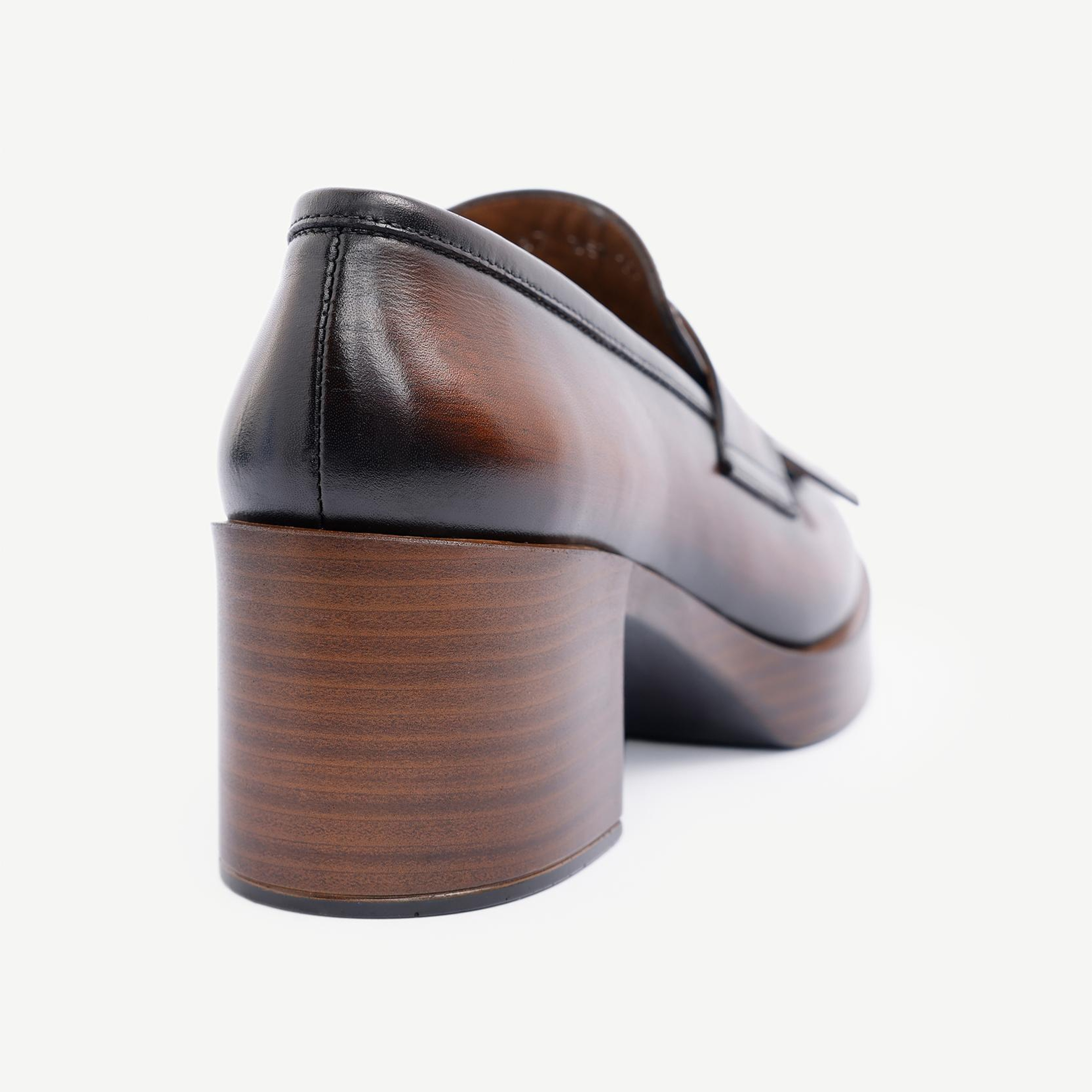 YARGICI Püskül Detaylı Topuklu Deri Loafer