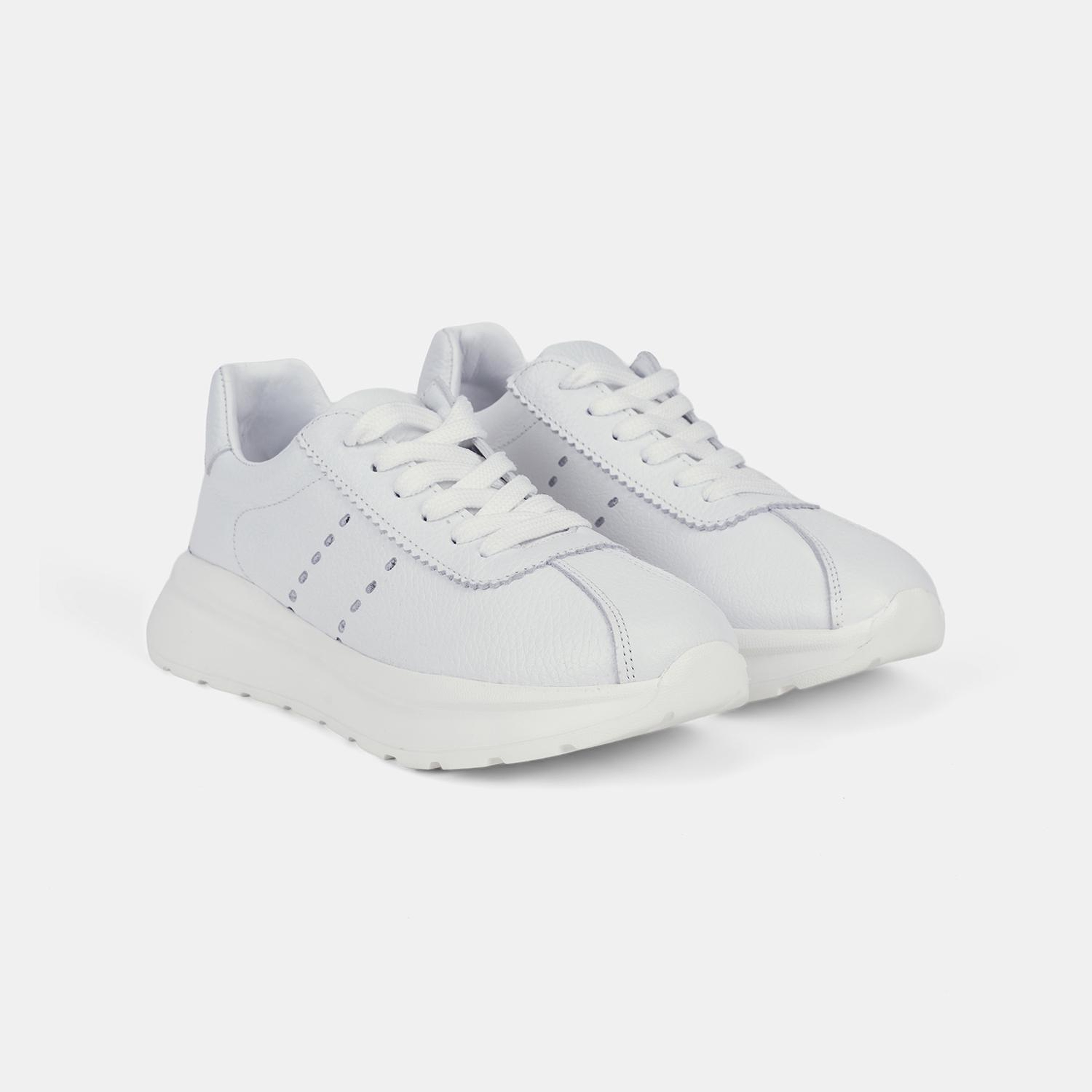 Kadın Beyaz Bağcıklı Kalın Tabanlı Deri Sneaker