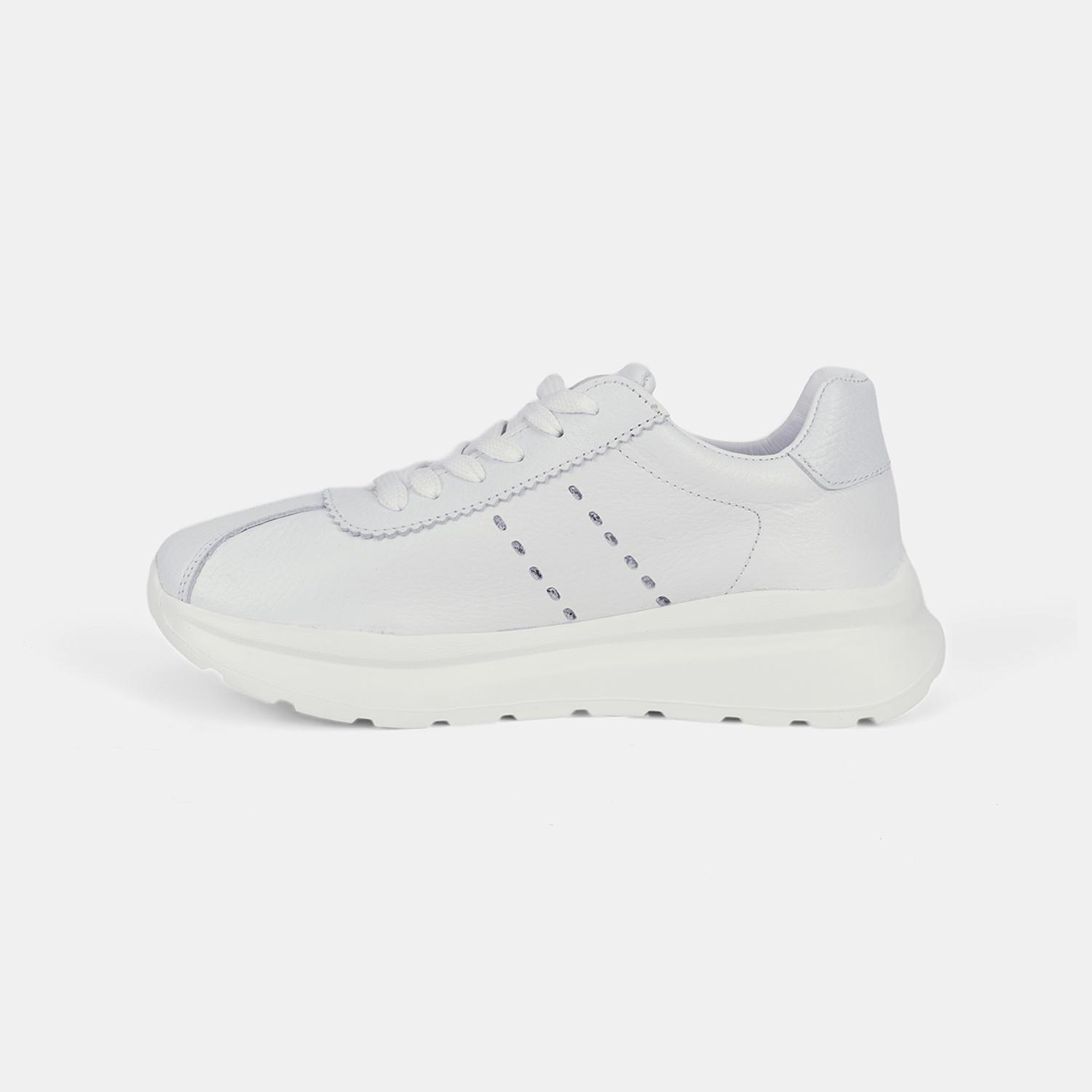 Kadın Beyaz Bağcıklı Kalın Tabanlı Deri Sneaker