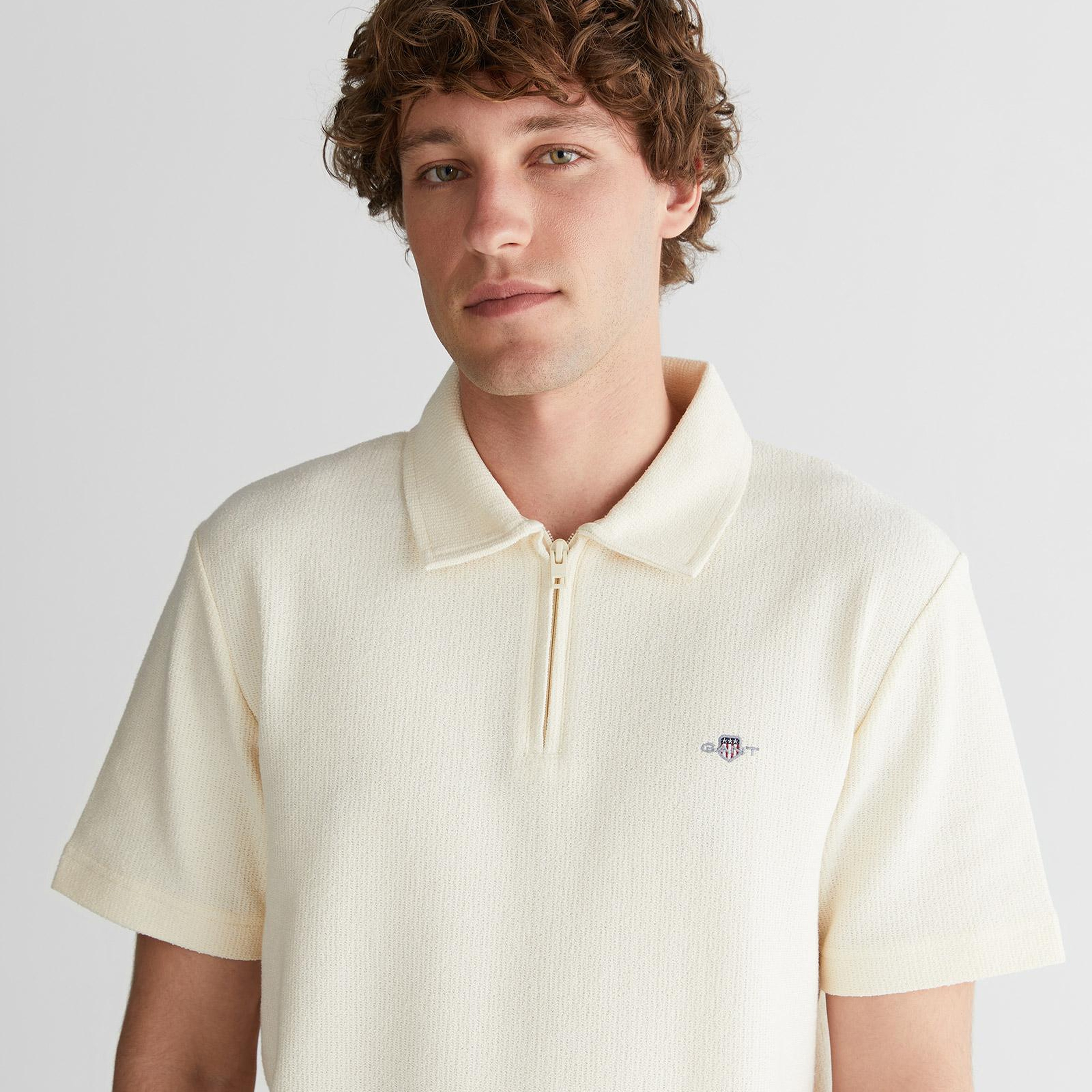 GANT Erkek Krem Regular Fit Yarım Fermuarlı Logolu Polo Yaka T-Shirt