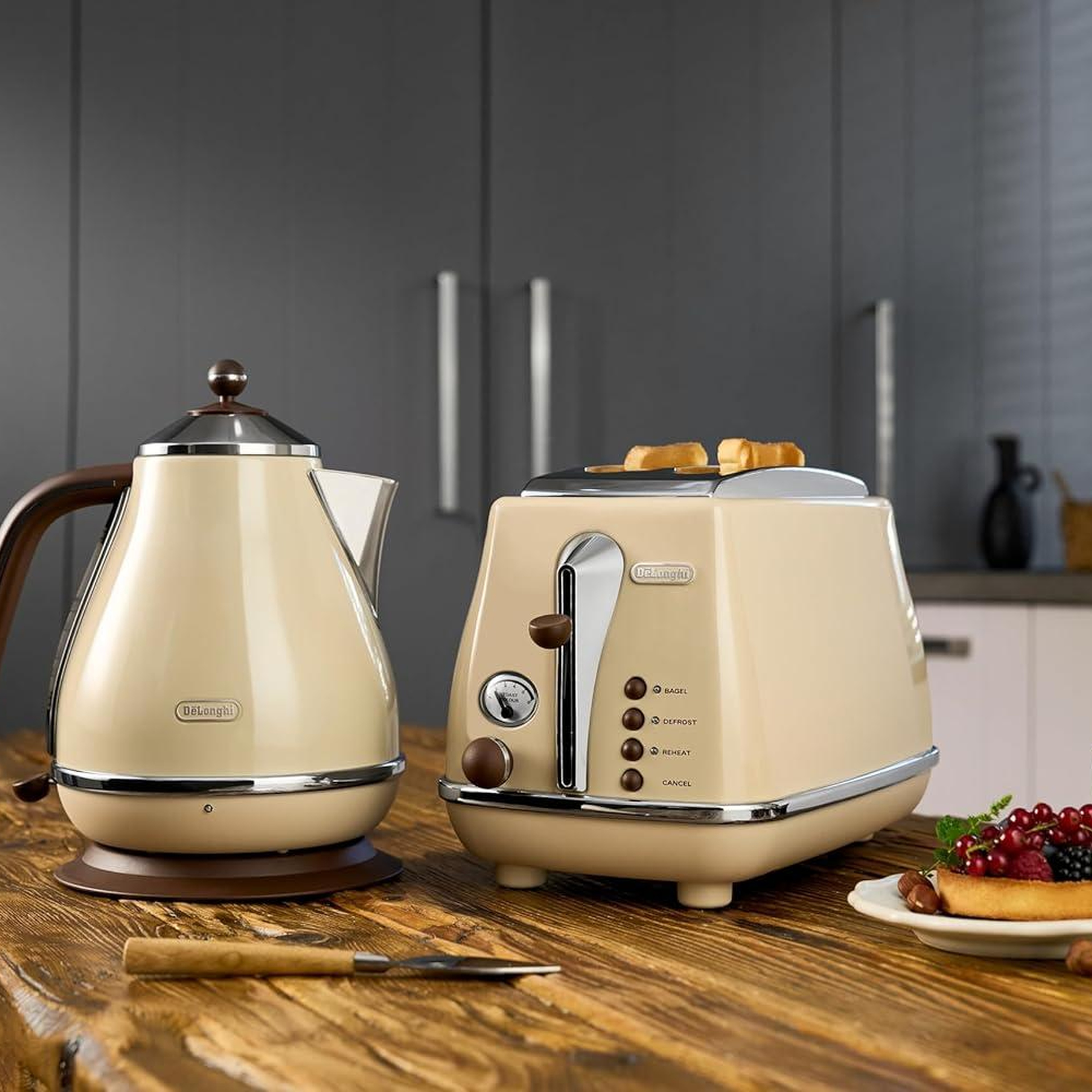 Delonghi Icona Vintage, KBOV2001.BG Krem 2000w Su Isıtıcısı Kettle