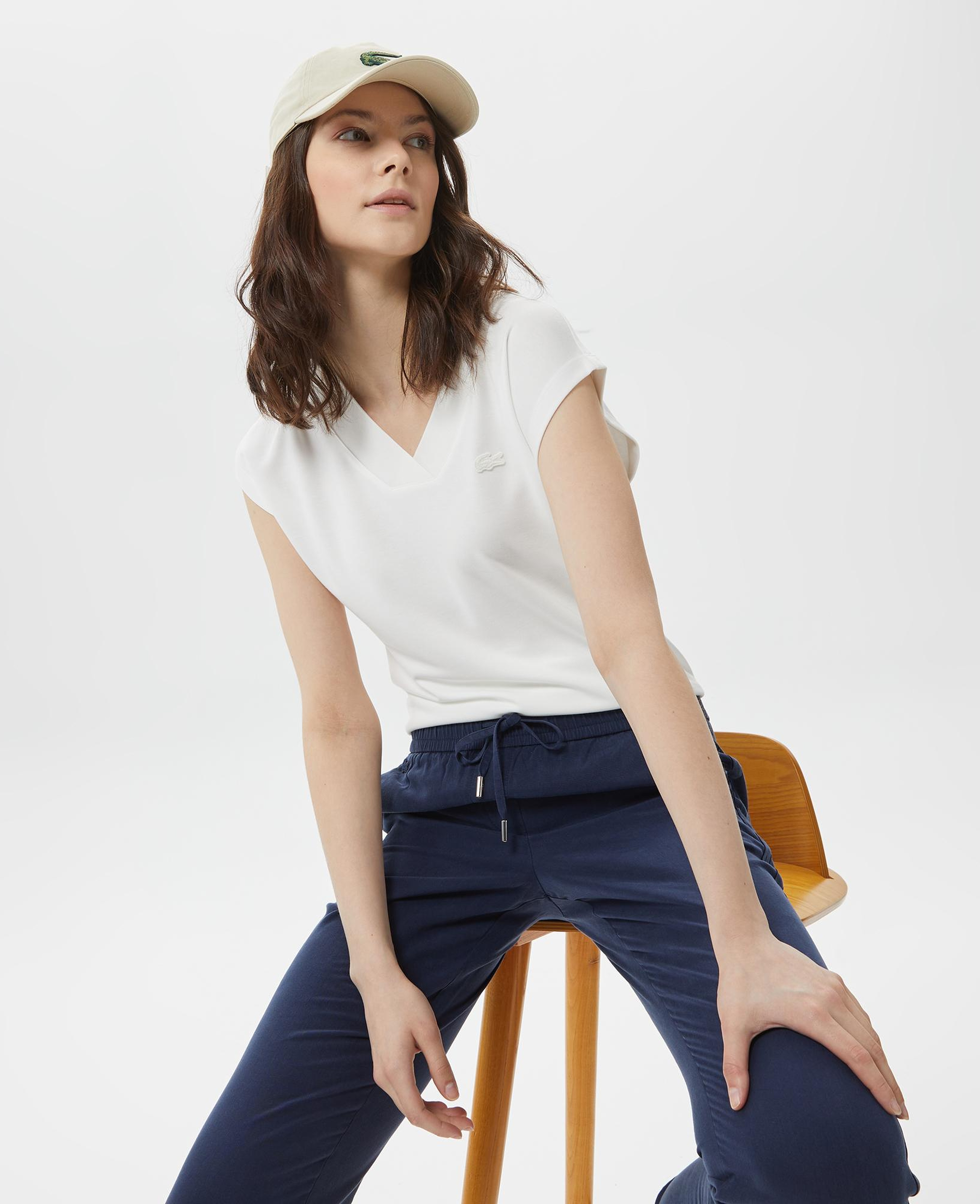 Lacoste Kadın Slim Fit V Yaka Beyaz T-Shirt
