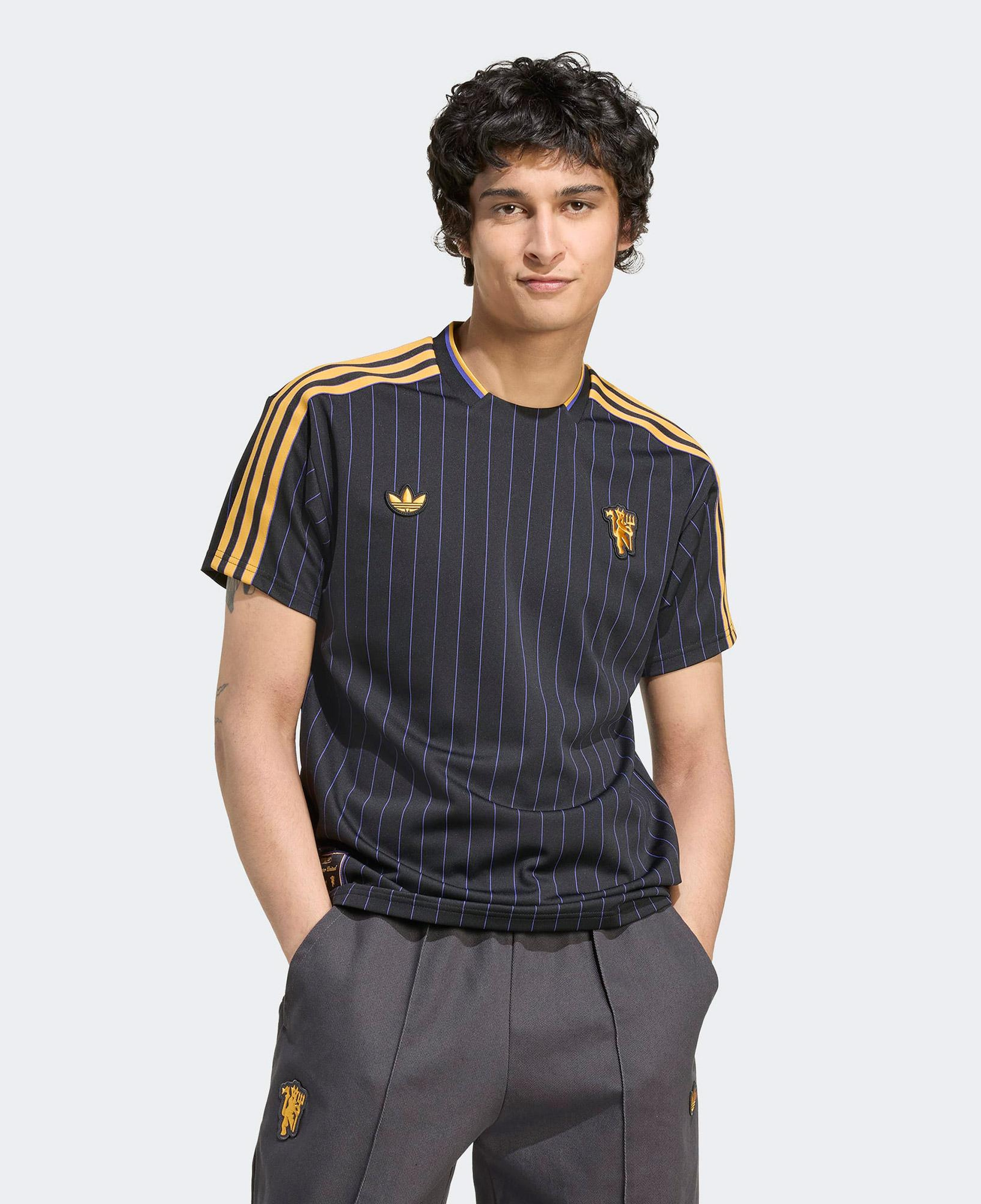adidas Manchester United Terrace Icons Erkek Siyah Forma