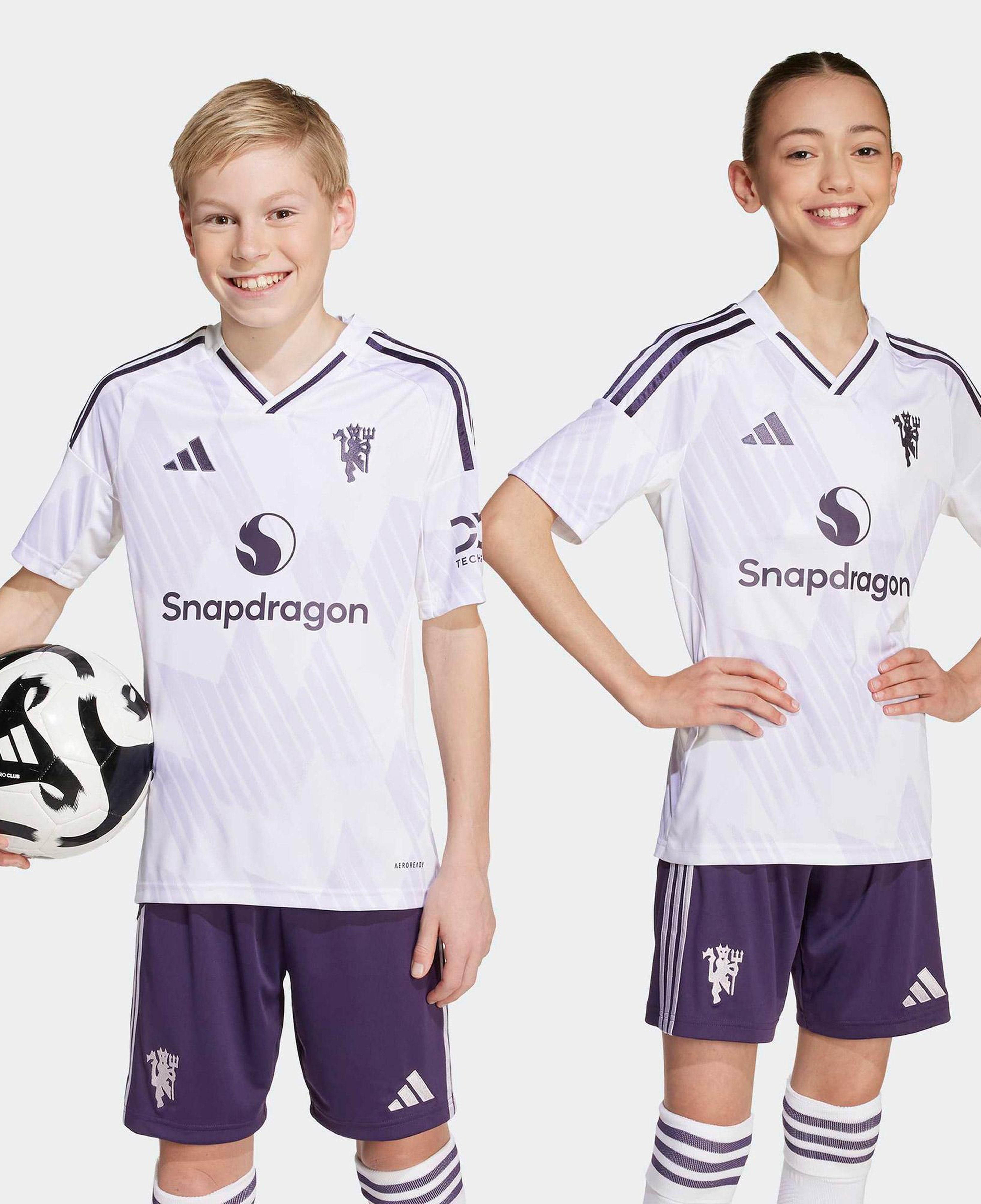 adidas Manchester United 25/26 Çocuk Beyaz Deplasman Forması
