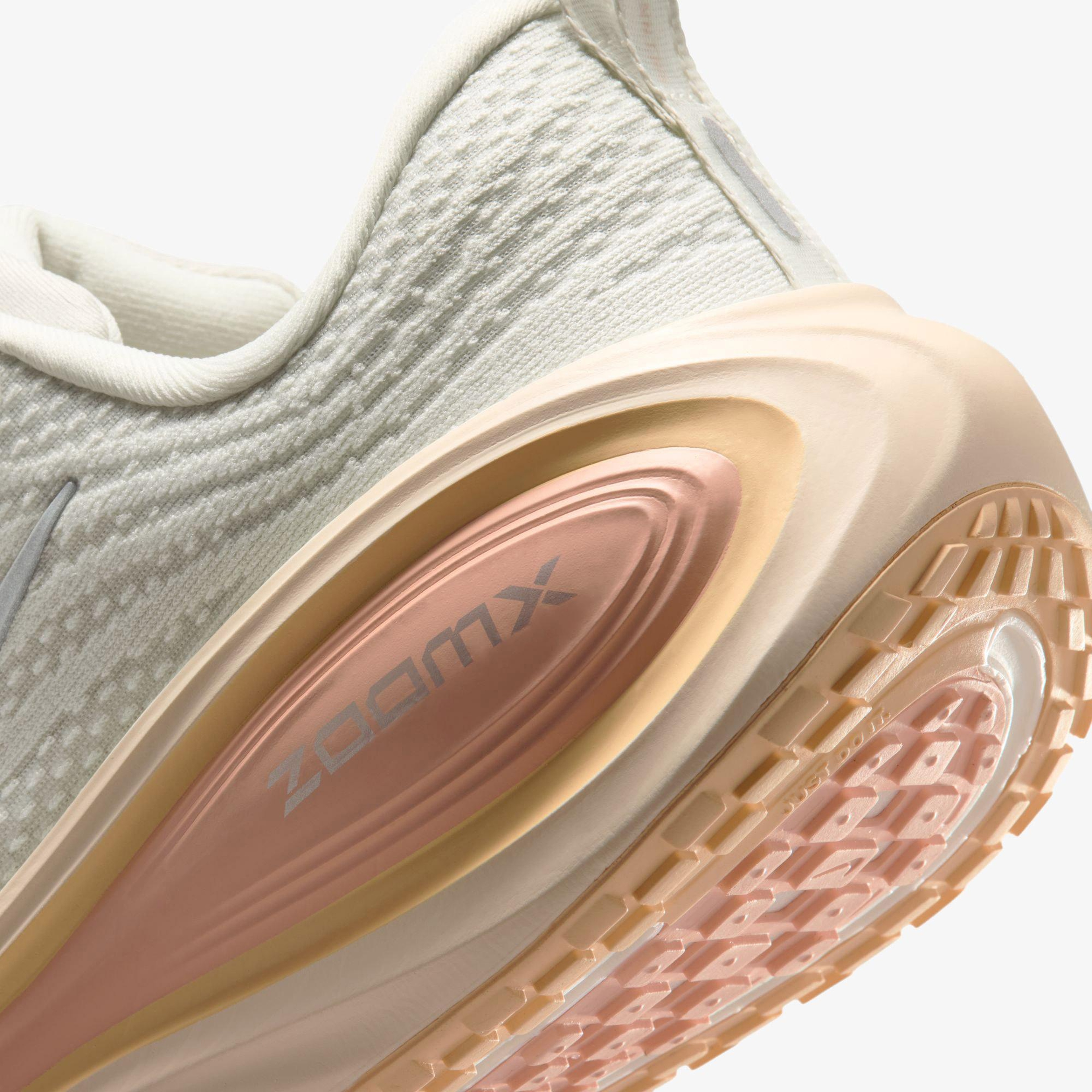 Nike Vomero Plus Kadın Krem Rengi Koşu Ayakkabısı