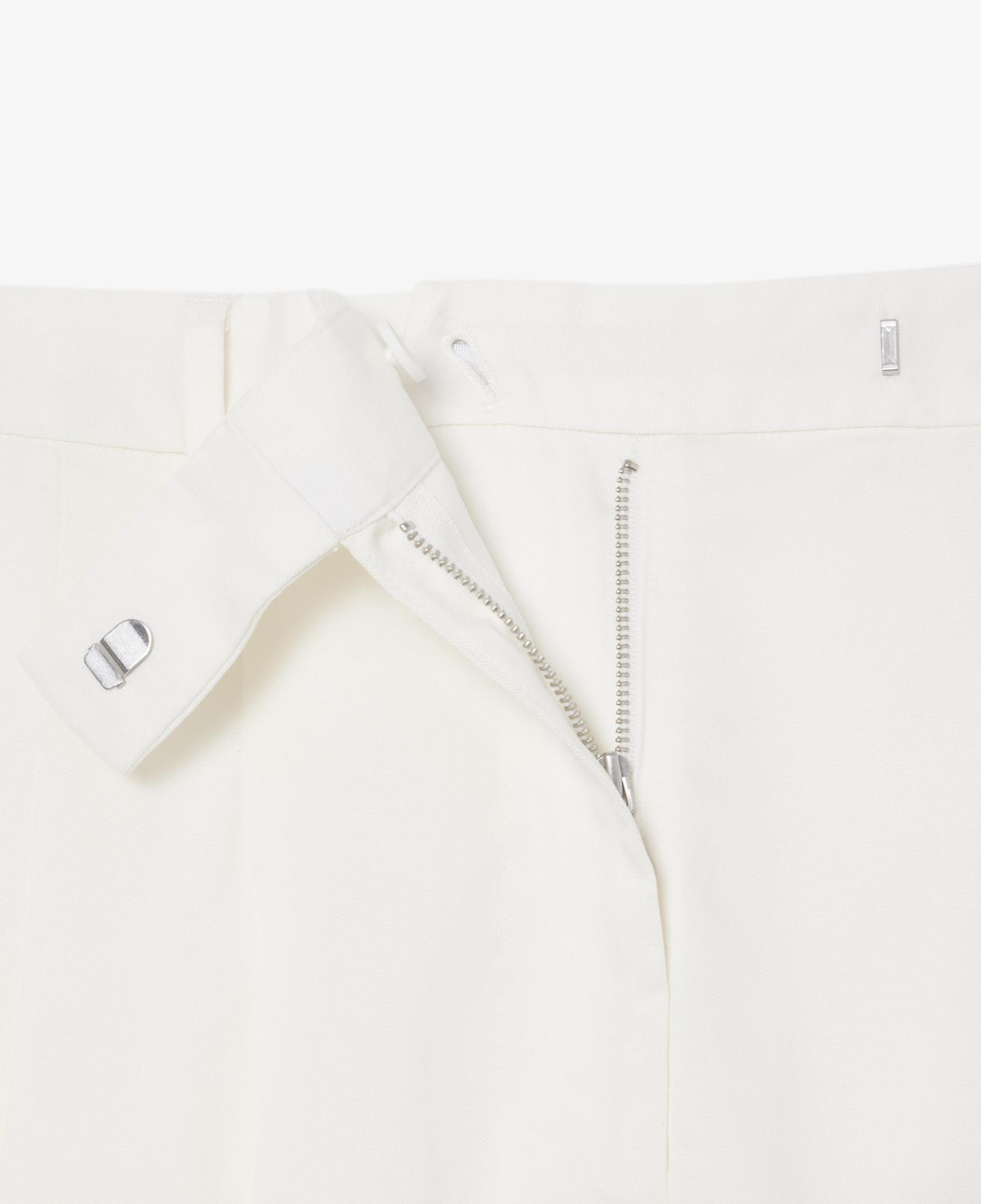 Lacoste Kadın Oversize Fit Beyaz Bermuda Şort