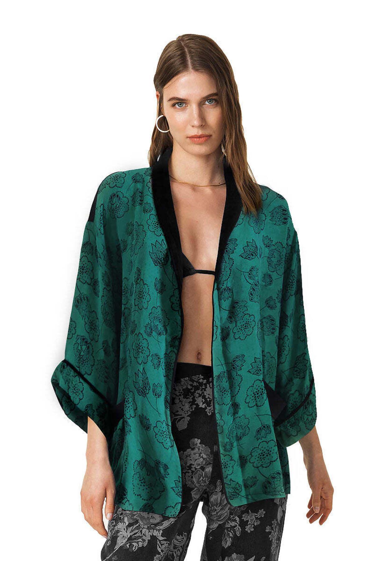 BLAKE ROBE