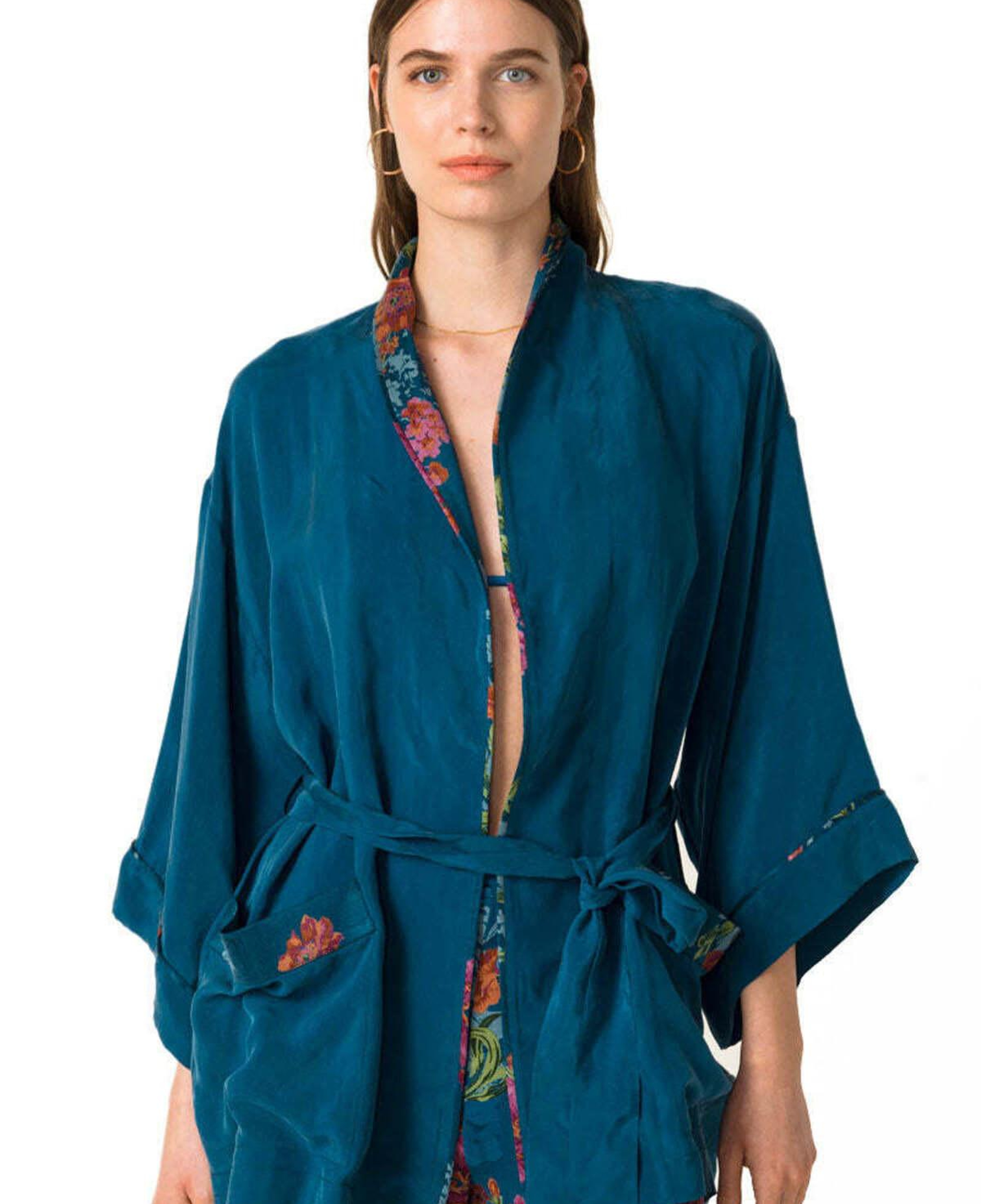 JOAN ROBE