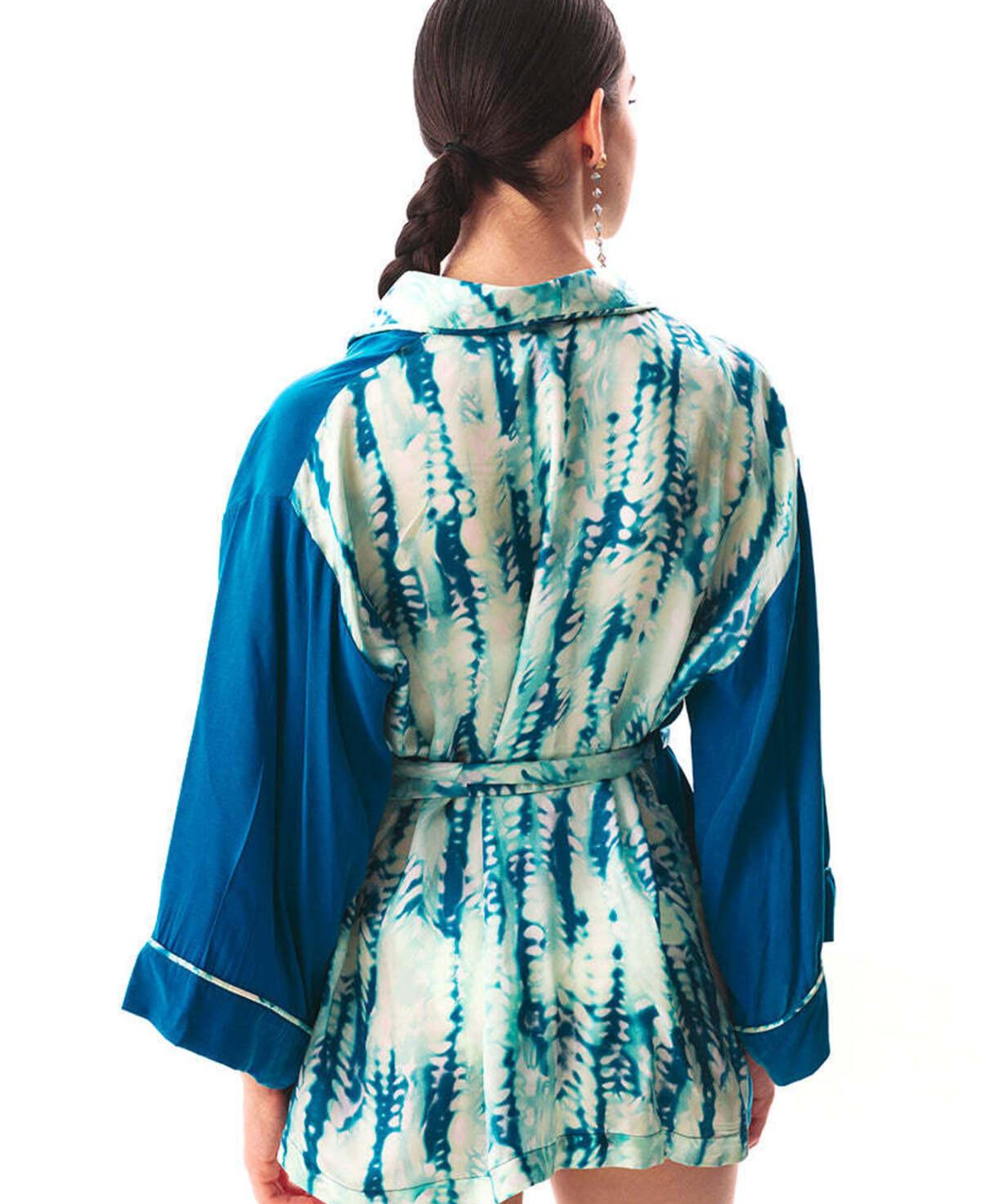 TAO ROBE