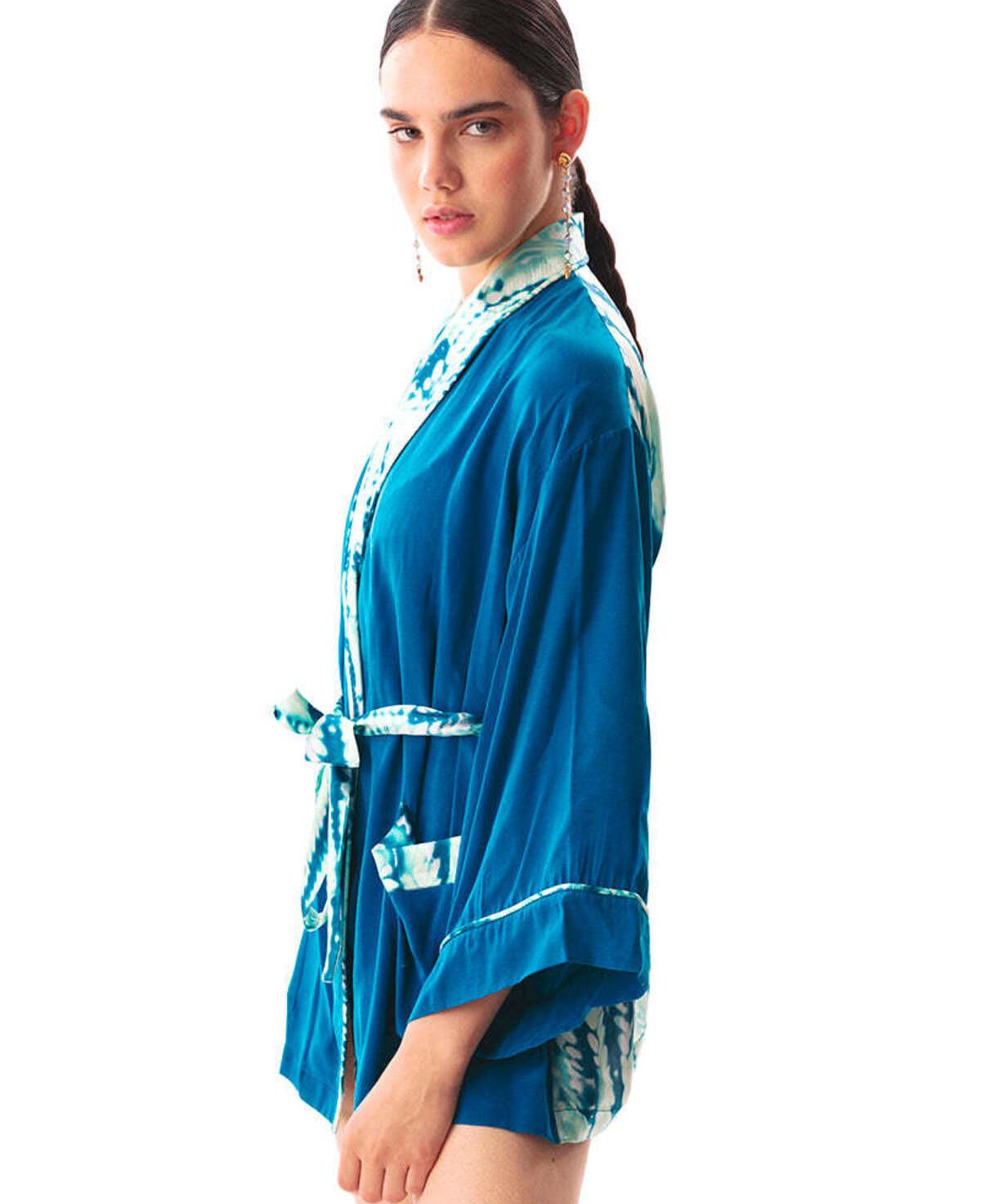 TAO ROBE
