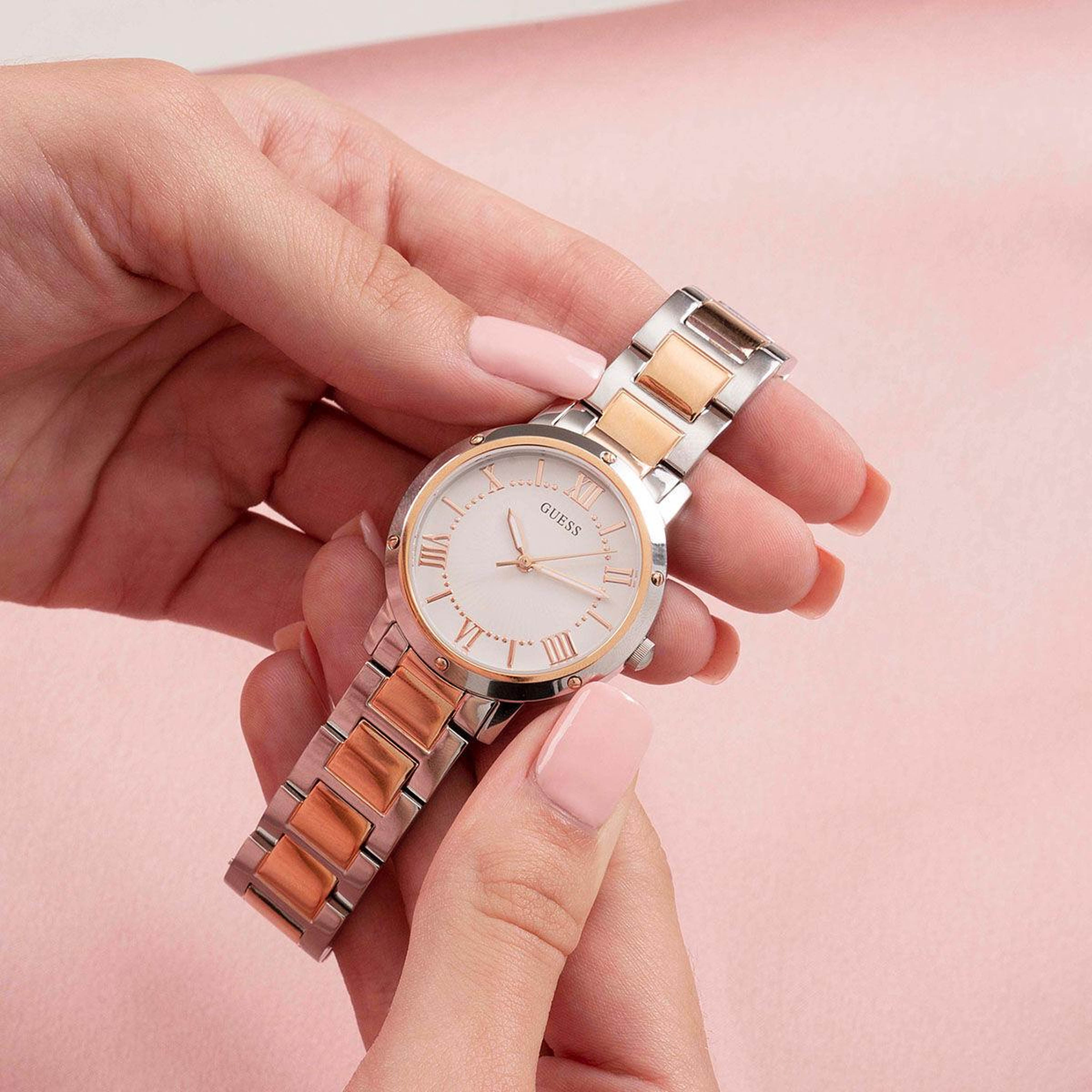 Guess GUGW0404L3 Kadın Kol Saati