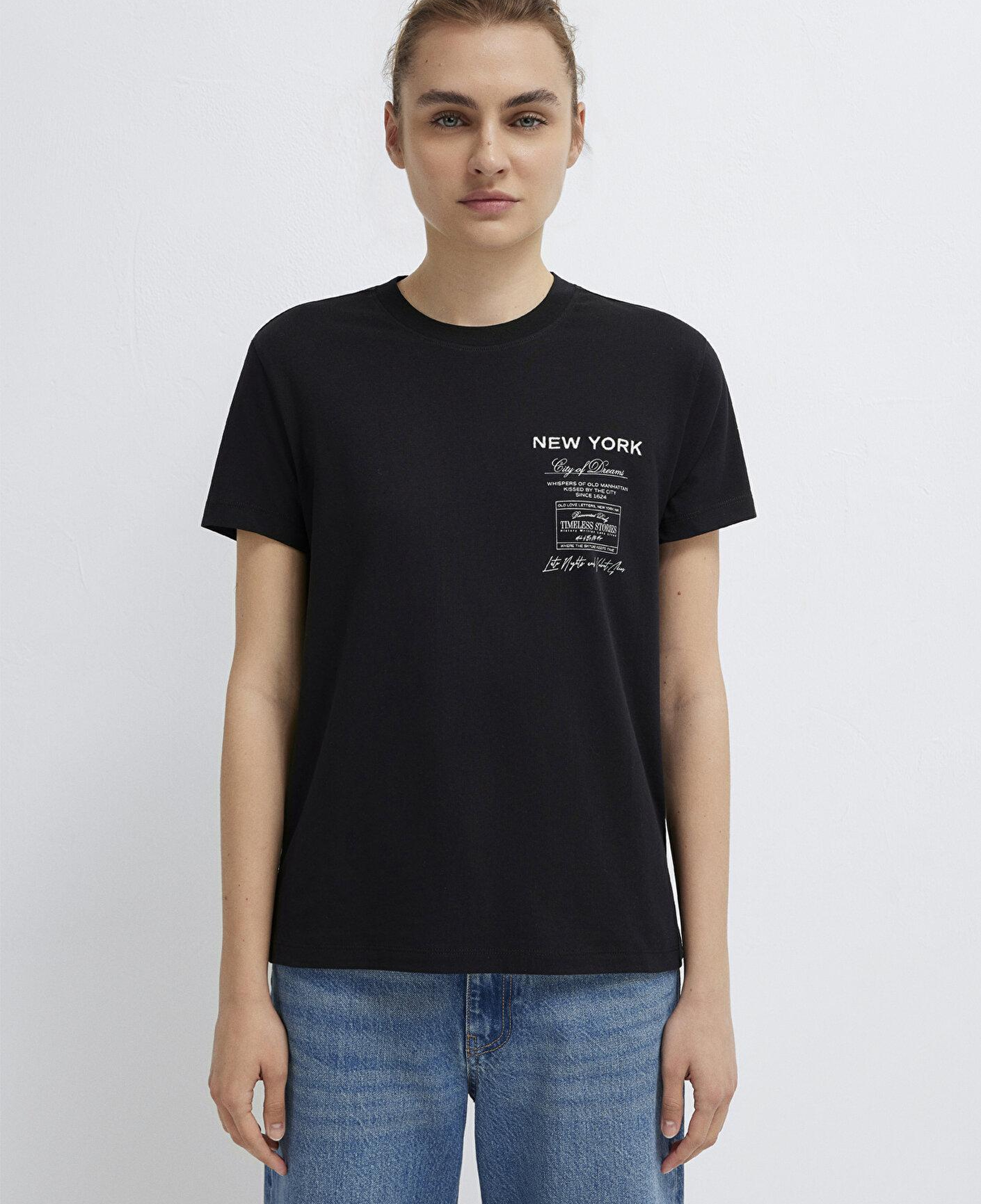 Mavi New York Nakışlı Siyah Tişört Semi Slim Fit / Yarı Dar Kesim 1614260-900