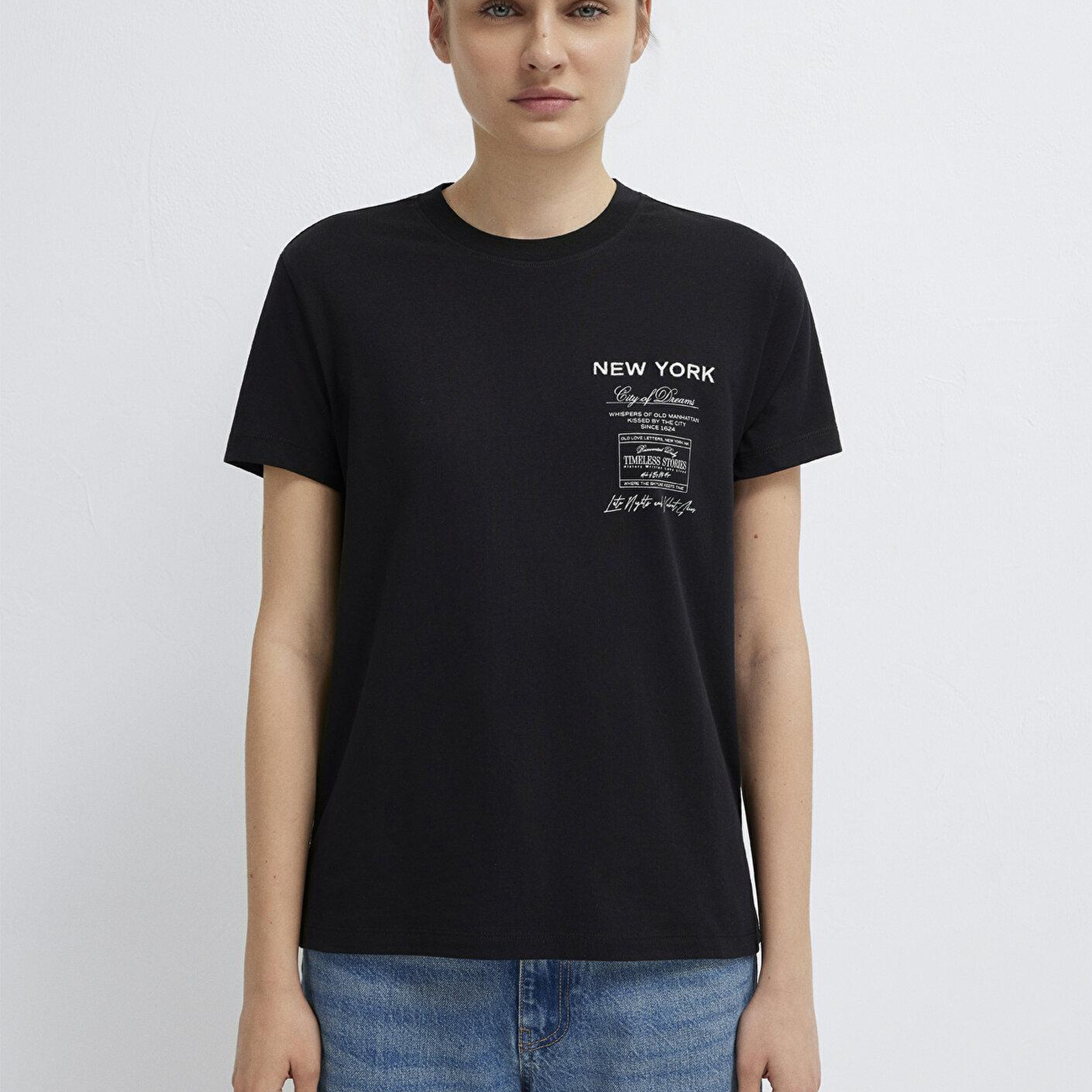 Mavi New York Nakışlı Siyah Tişört Semi Slim Fit / Yarı Dar Kesim 1614260-900