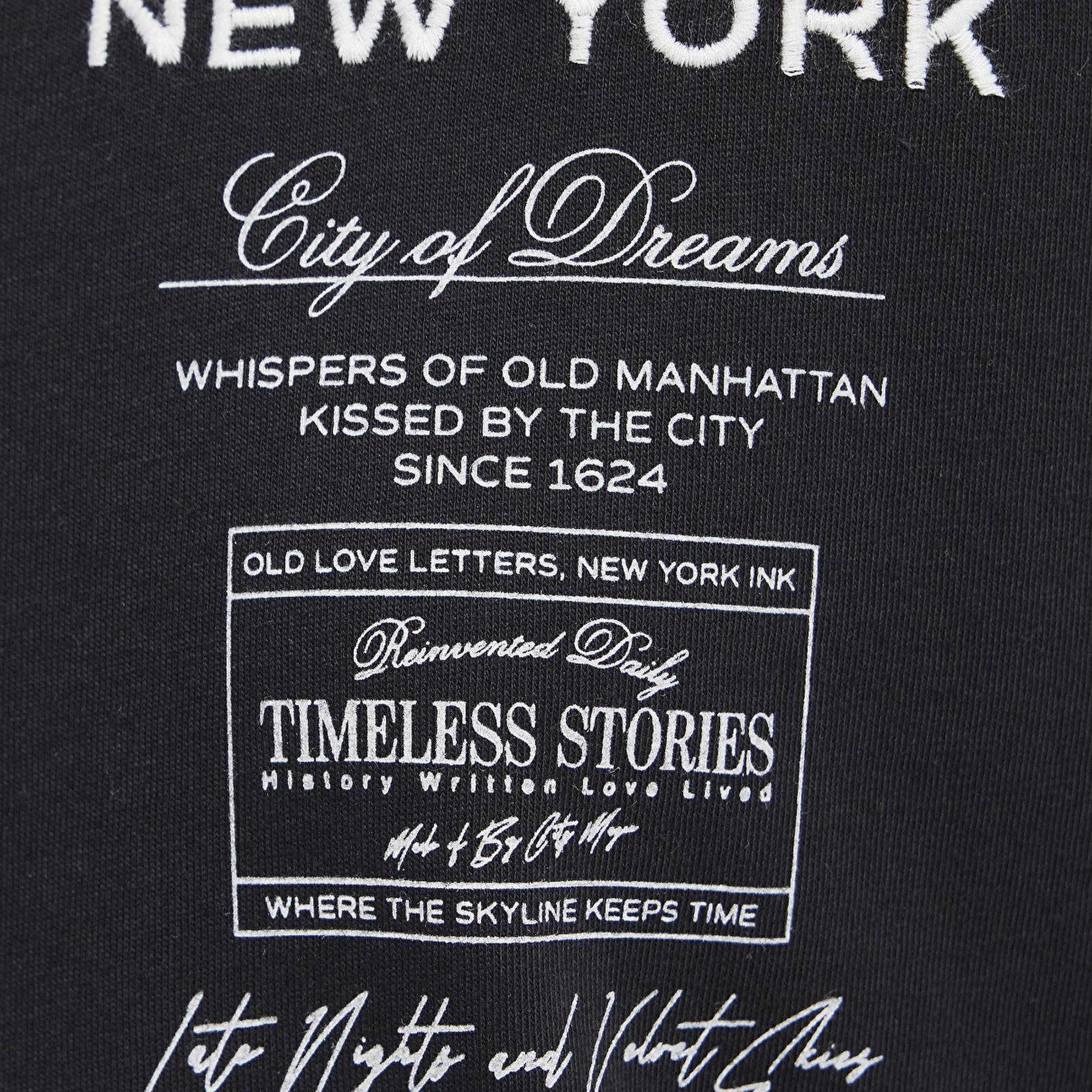 Mavi New York Nakışlı Siyah Tişört Semi Slim Fit / Yarı Dar Kesim 1614260-900