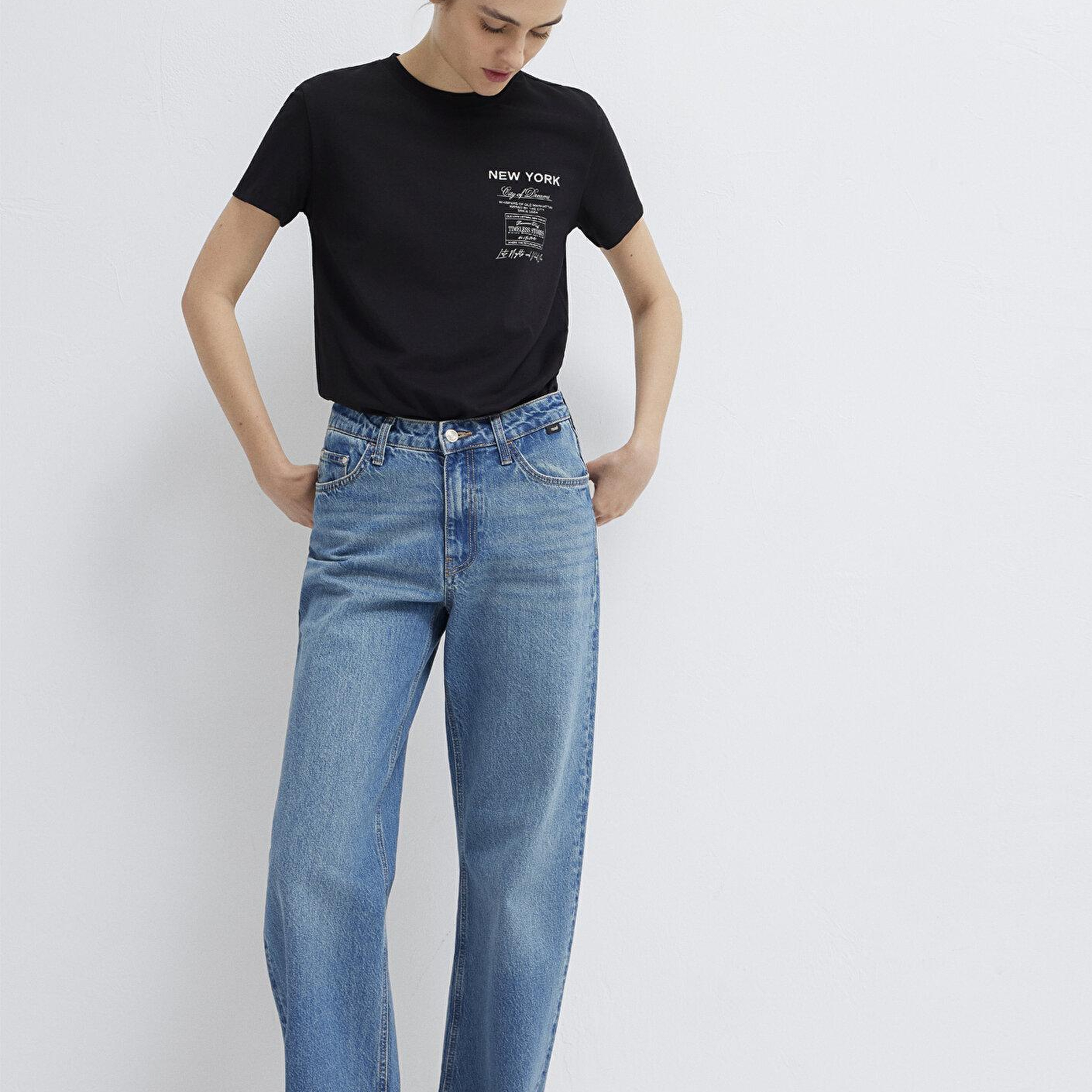 Mavi New York Nakışlı Siyah Tişört Semi Slim Fit / Yarı Dar Kesim 1614260-900