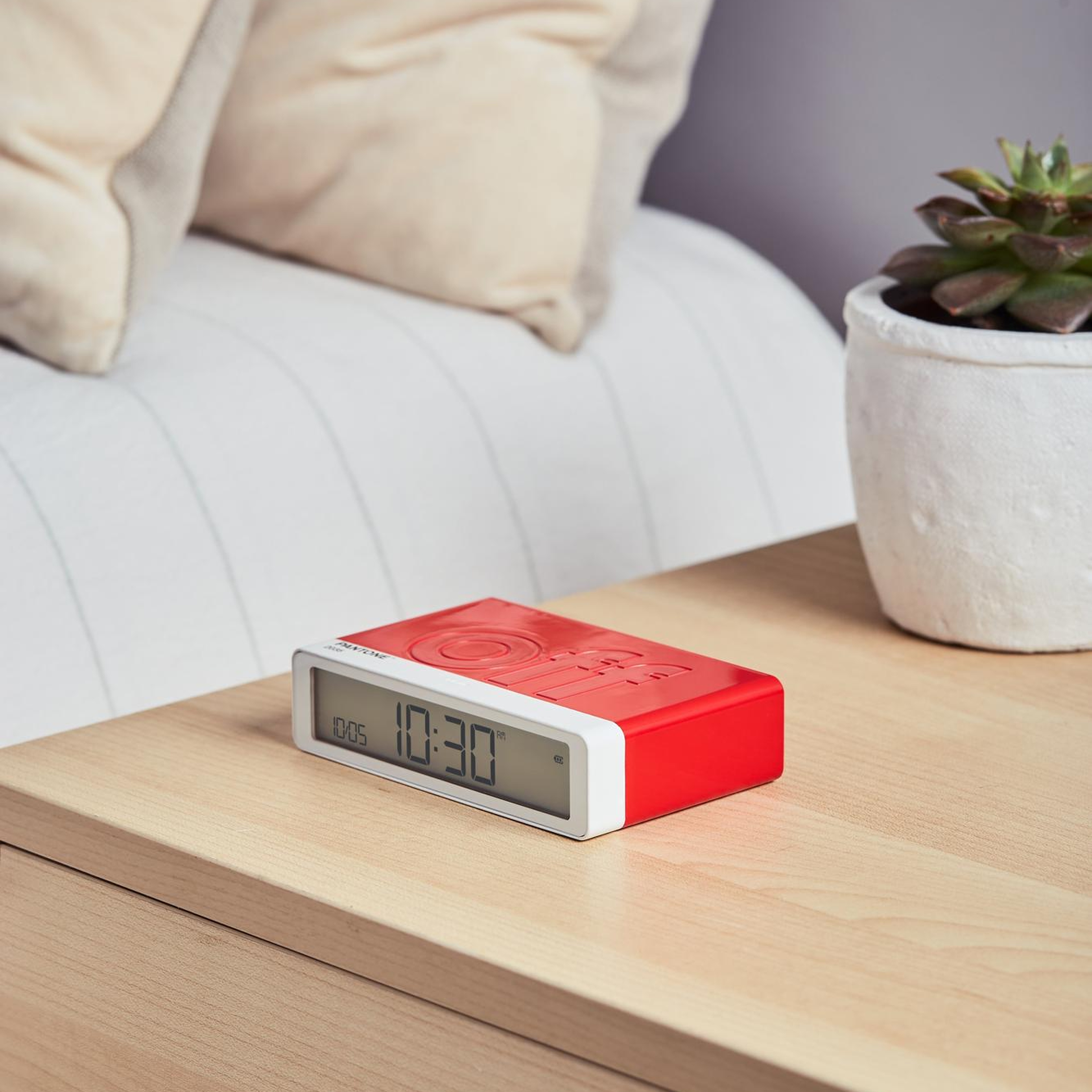 Lexon x Pantone Flip Klasik Şarj Edilebilir Alarm Saat Kırmızı