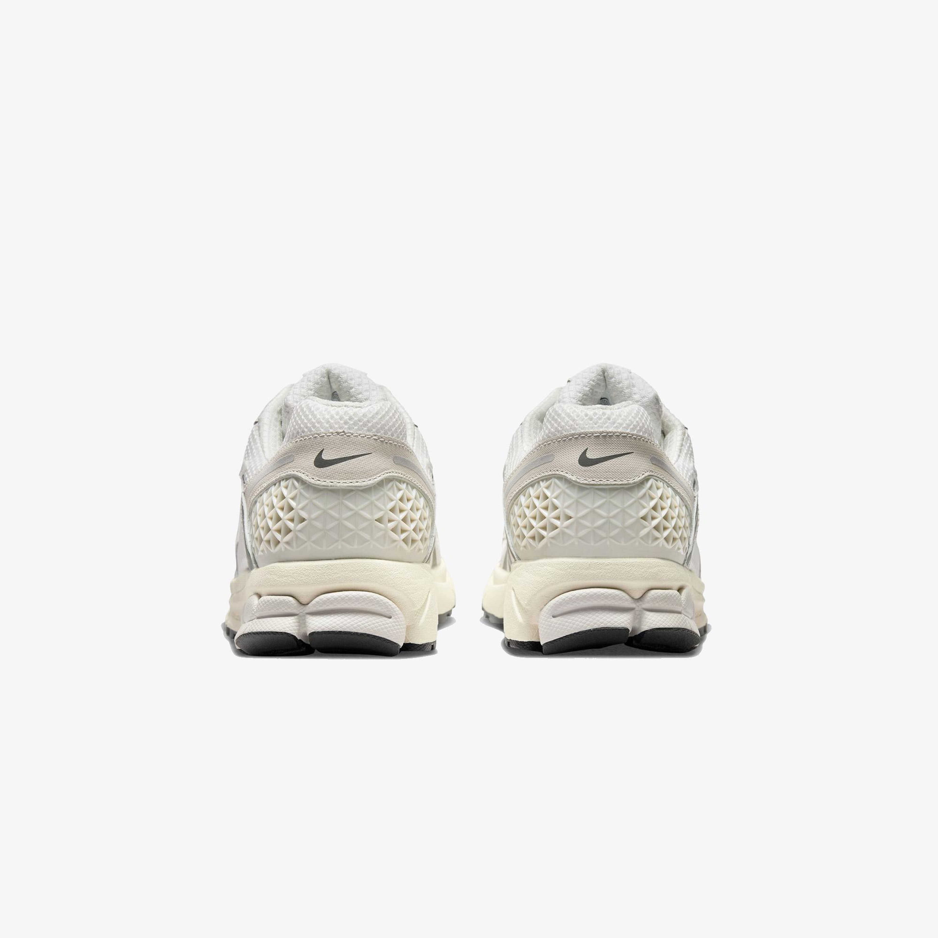 Nike Zoom Vomero 5 SE Erkek Gri Spor Ayakkabı