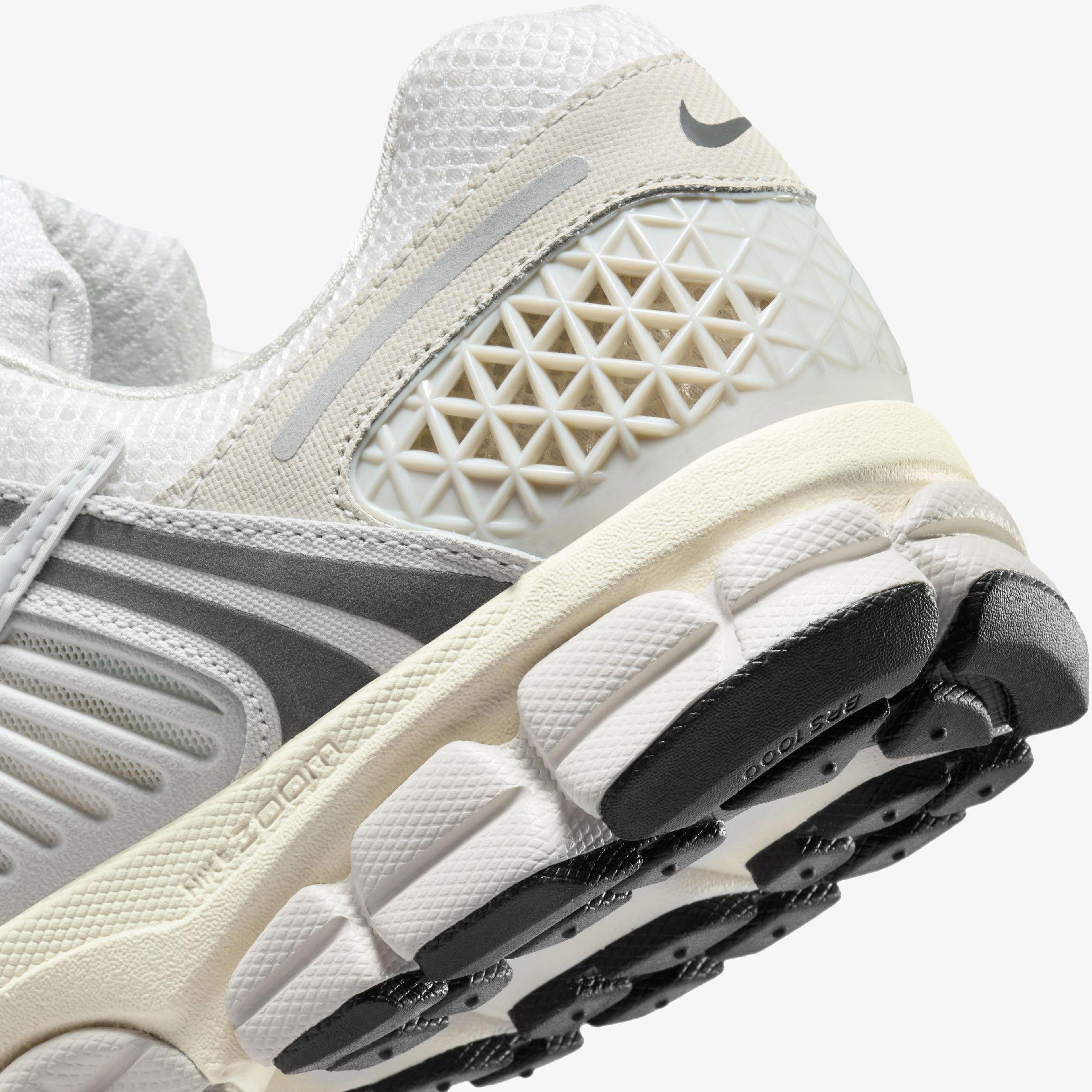 Nike Zoom Vomero 5 SE Erkek Gri Spor Ayakkabı