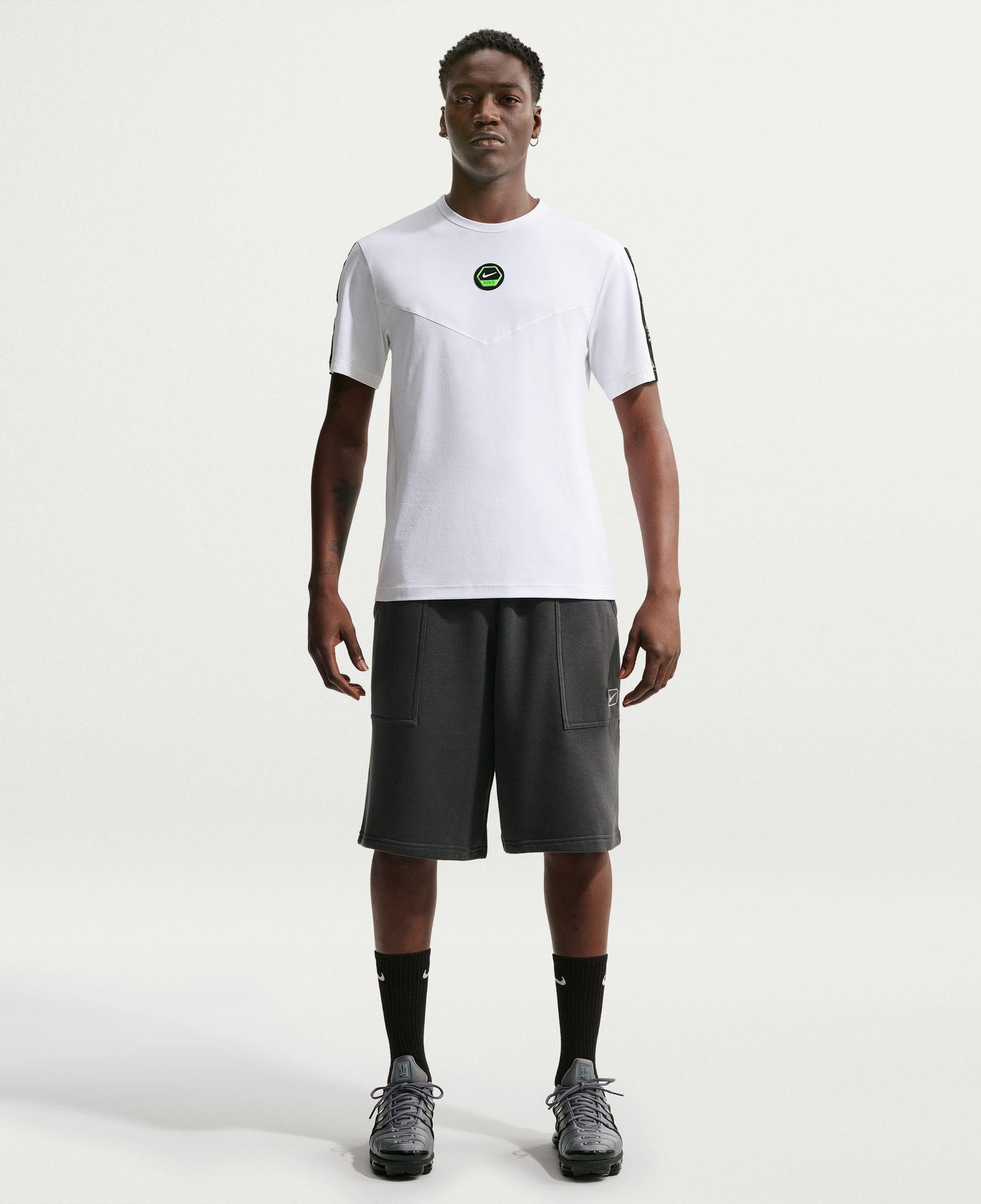 Nike Sportswear City Side Dri-Fit Erkek Beyaz T-Shirt