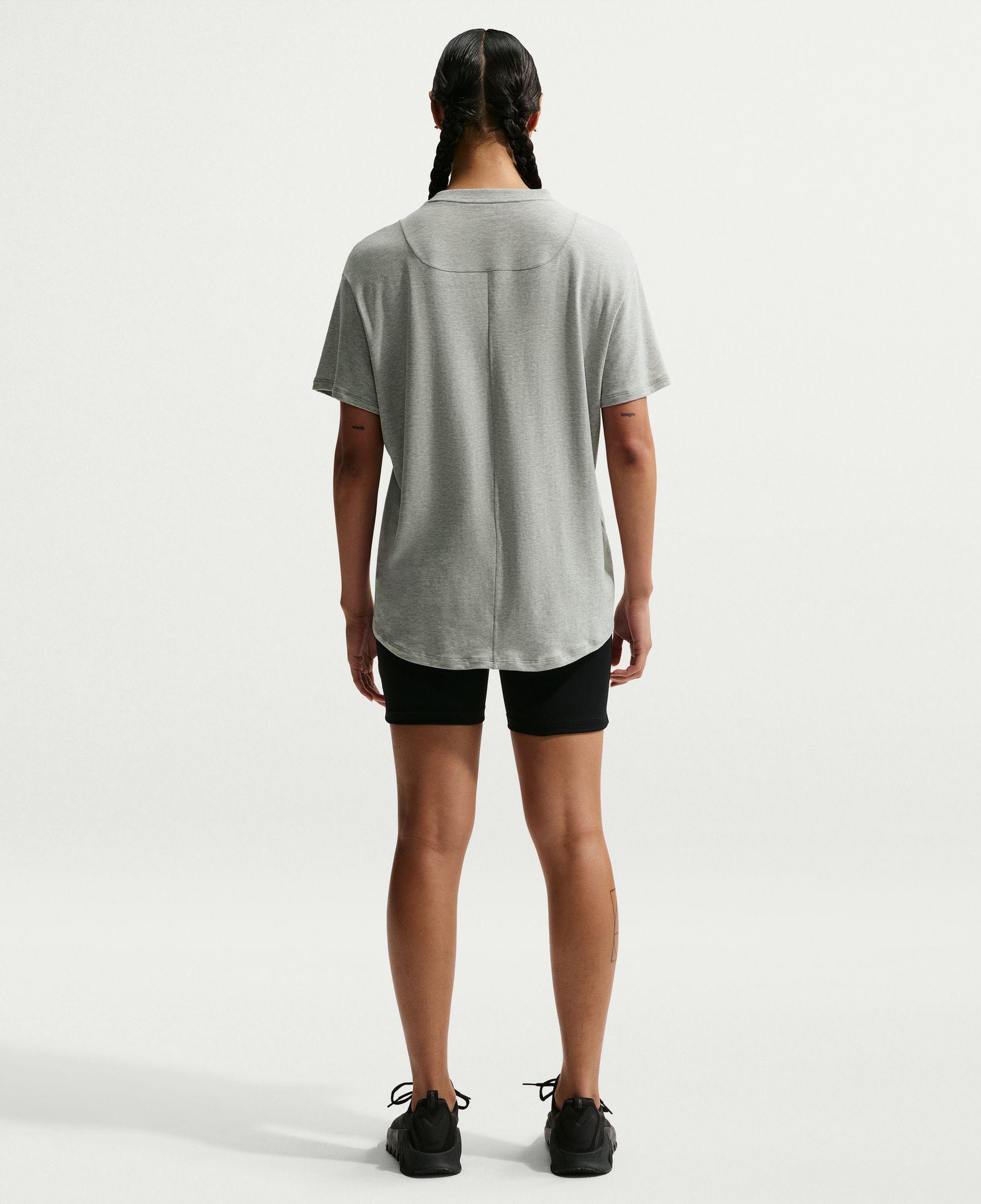 Nike One Relaxed Dri-Fit Kadın Gri T-Shirt