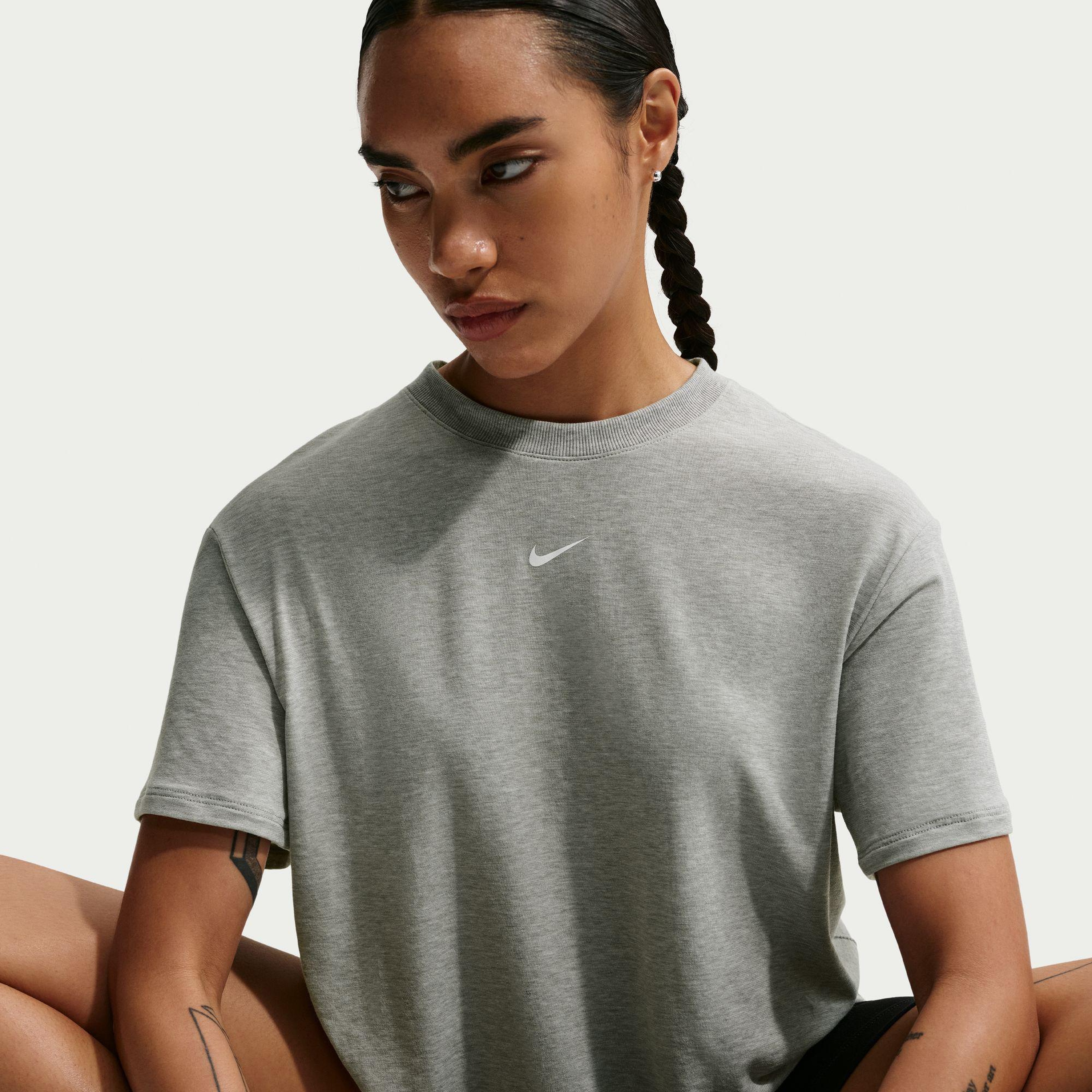 Nike One Relaxed Dri-Fit Kadın Gri T-Shirt