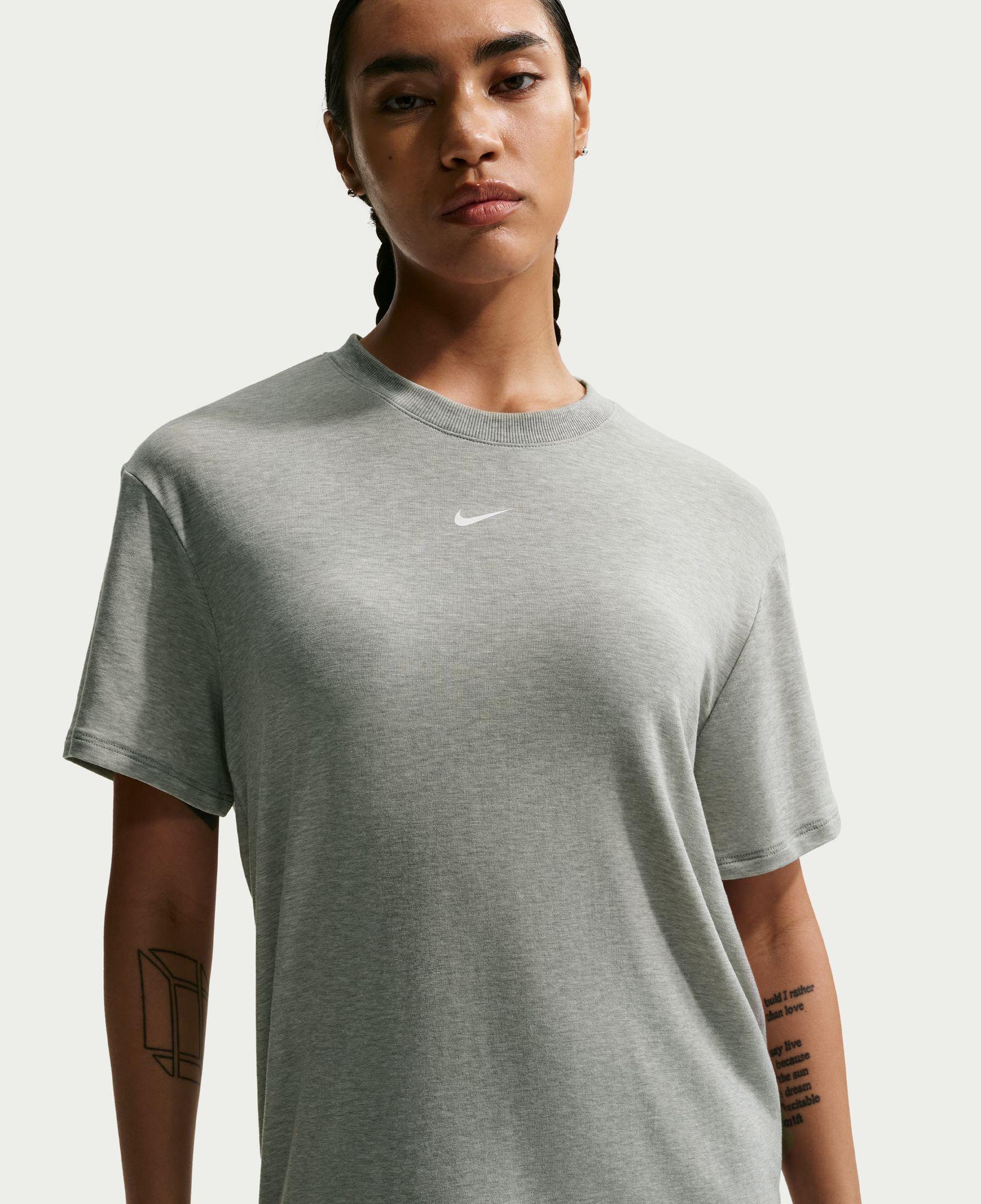 Nike One Relaxed Dri-Fit Kadın Gri T-Shirt