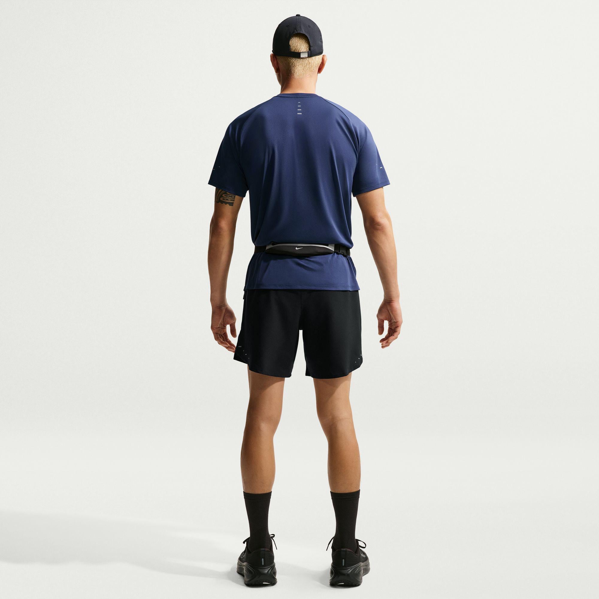 Nike Dri-Fit Stride 18 cm Erkek Siyah Şort